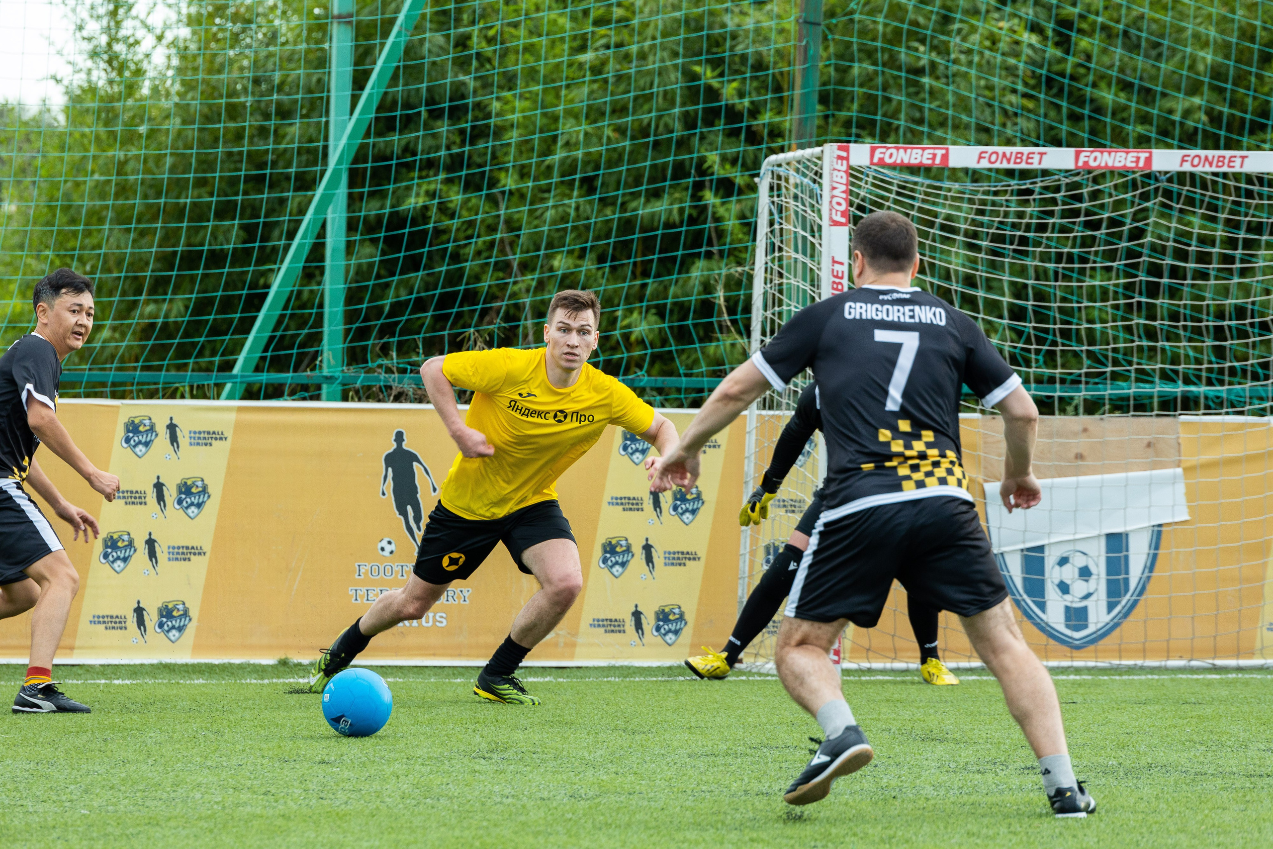Футбольный матч между компаниями сферы такси. Фотограф Родион Нарудинов