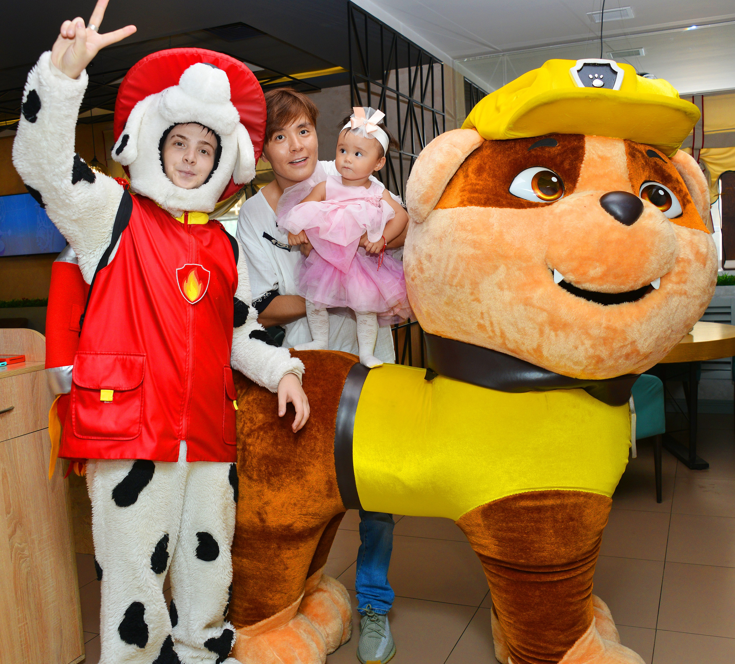 Дети-5 (Адель-1годик). Фотосъёмка. Фотограф Сергей Авдеев-семейный и детский фотограф в Алматы