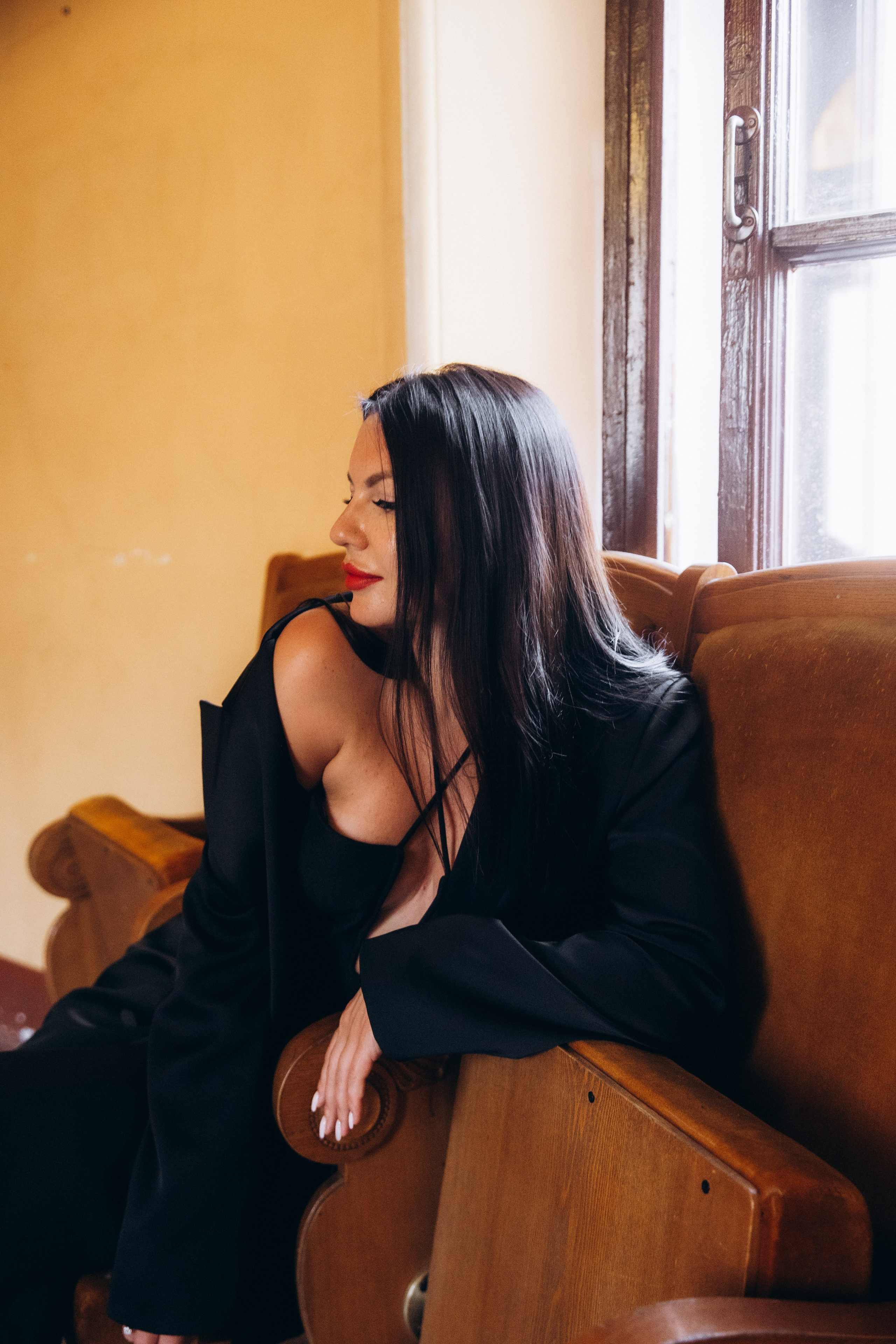 Ольга, прогулка по Фонтанке и фотосессия в парадной Ромашка. Фотограф в Санкт-Петербурге Разиля Идиятуллина