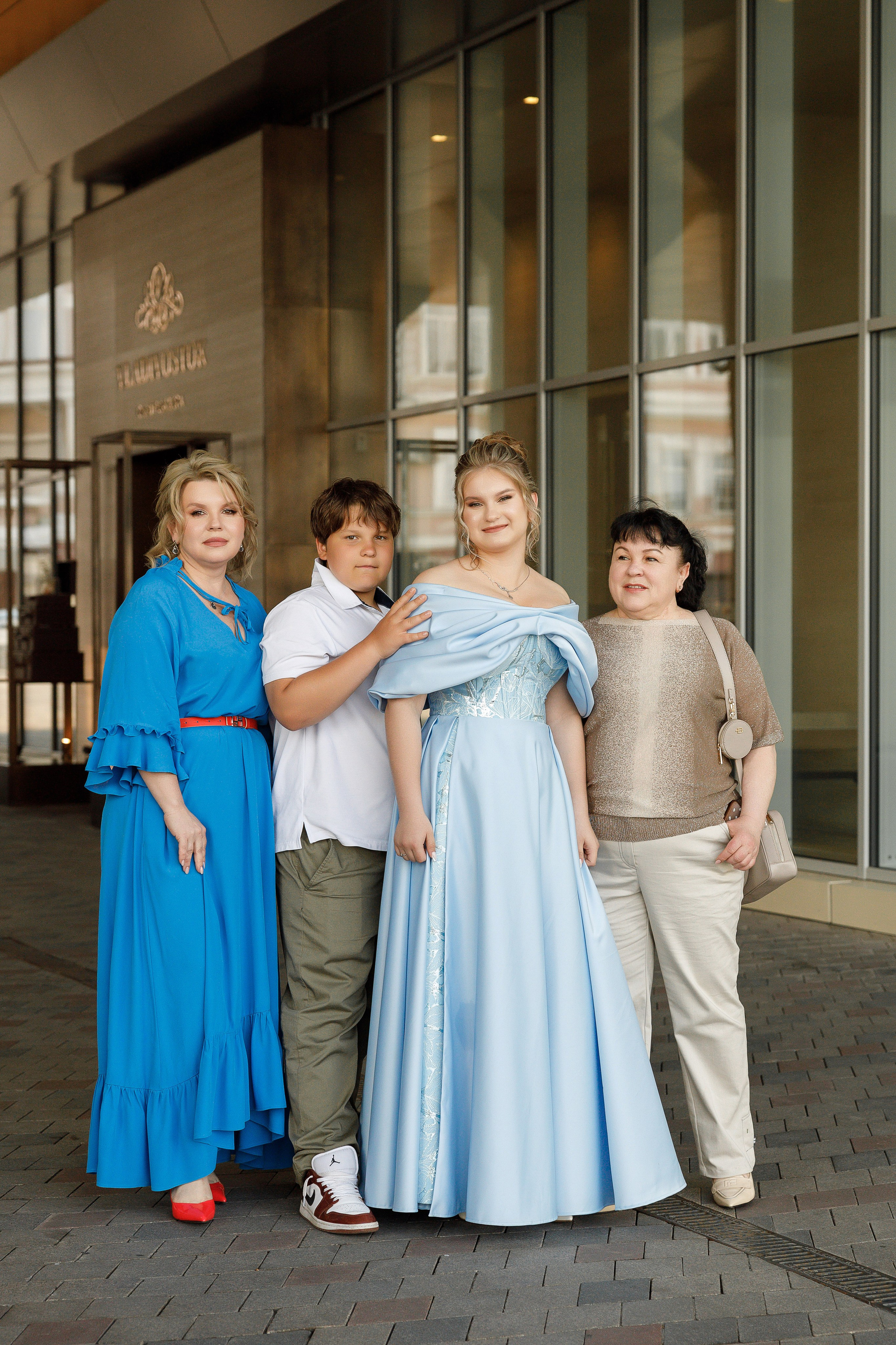 Выпускной вечер 13 школа (Индивидуальная съемка). Photoalbum-vl.ru