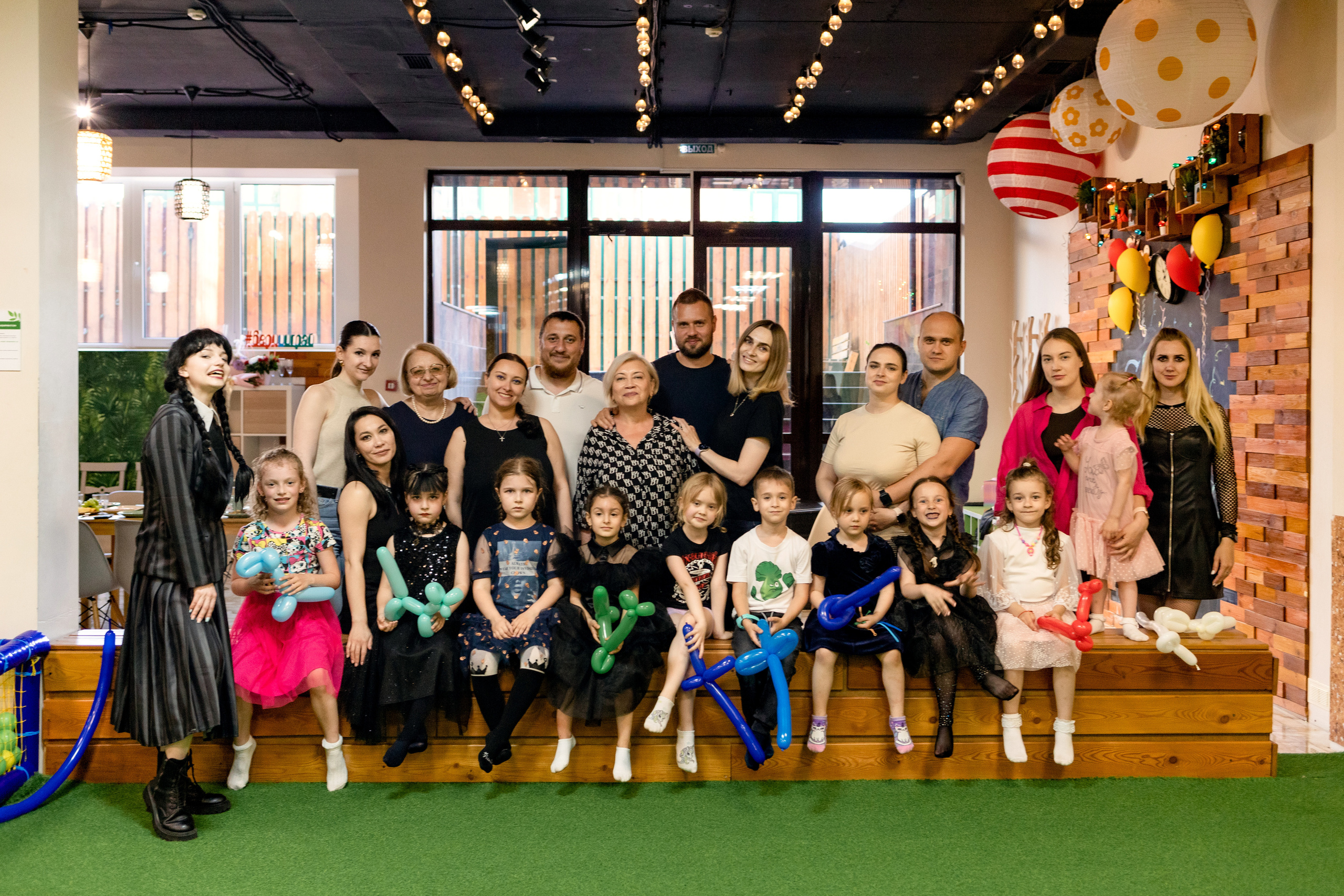 Детский день рождения в стиле Wendsday на площадке Playbery. Семейный и детский фотограф в Краснодаре Ирина Лаврецкая