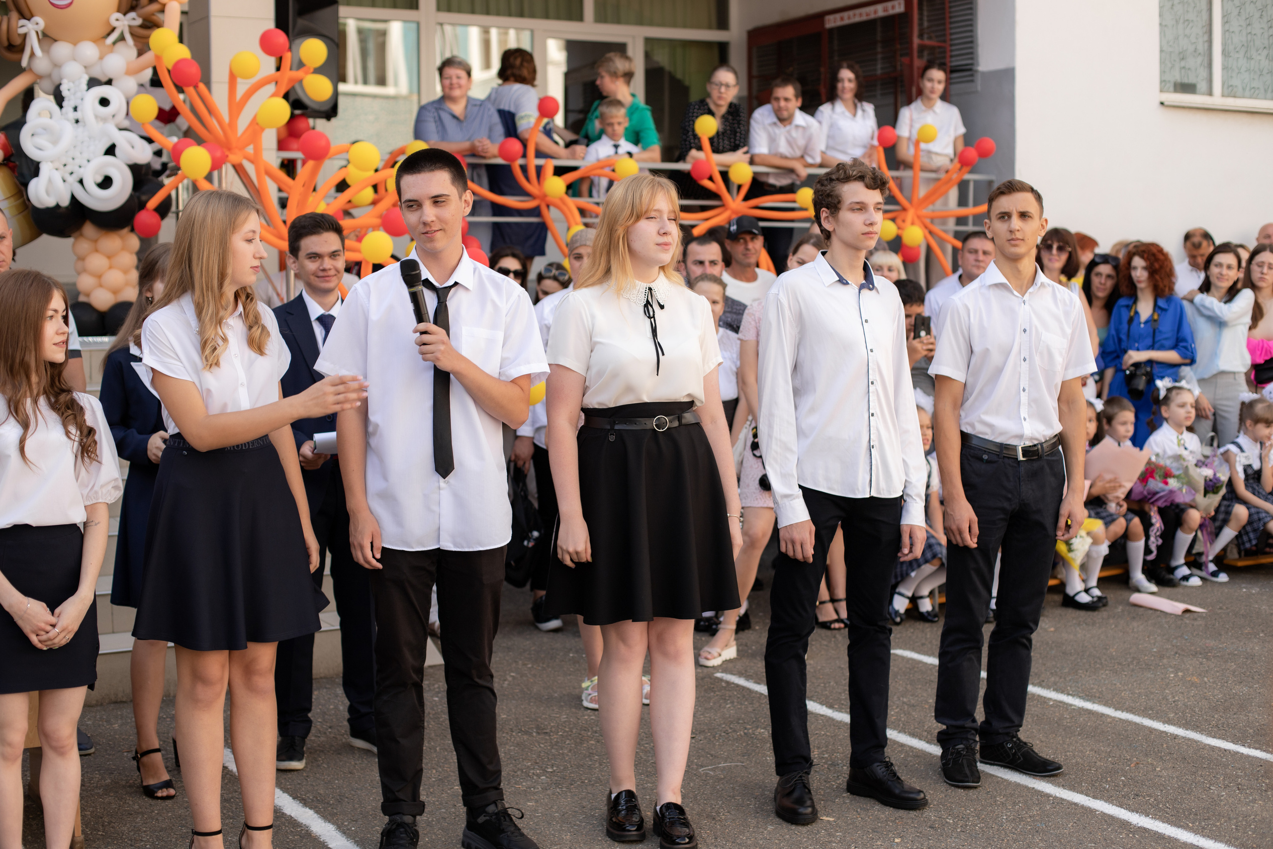 Линейка 11 класс. Семейный и детский фотограф в Краснодаре Ирина Лаврецкая