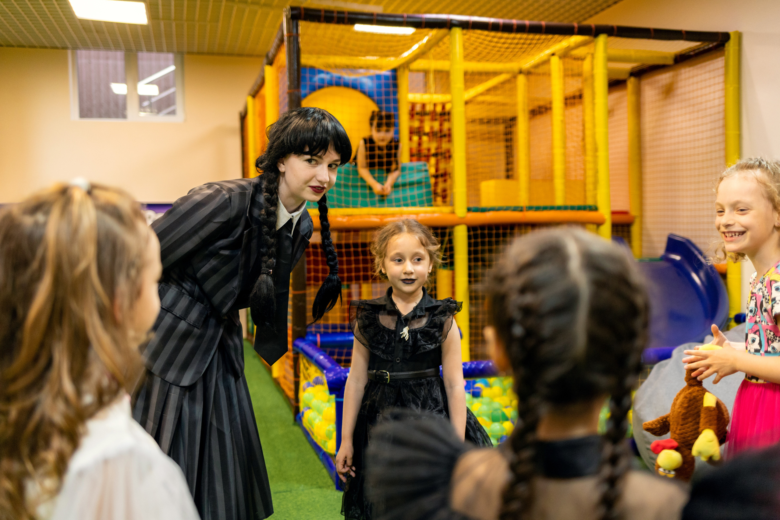 Детский день рождения в стиле Wendsday на площадке Playbery. Семейный и детский фотограф в Краснодаре Ирина Лаврецкая