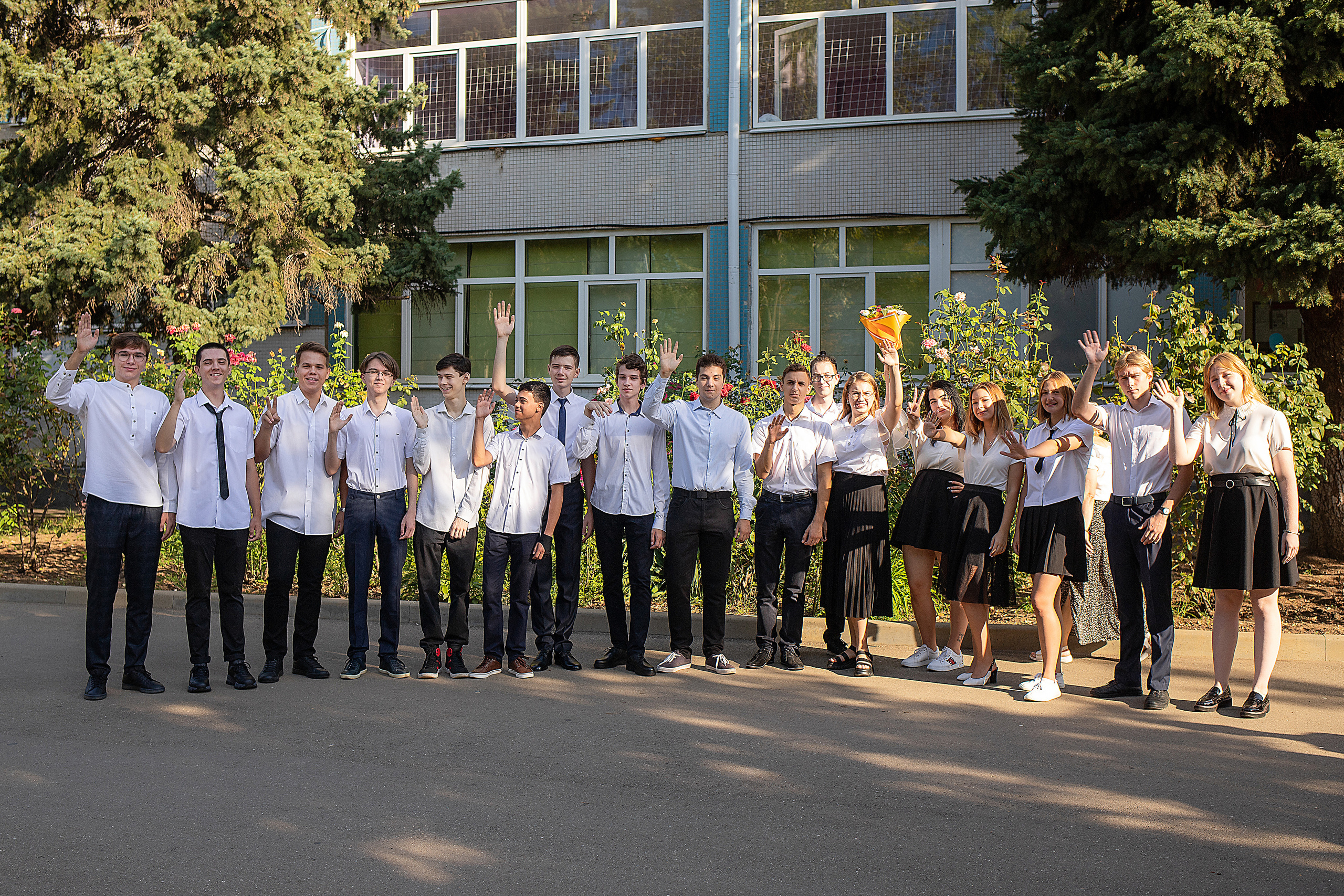 Линейка 11 класс. Семейный и детский фотограф в Краснодаре Ирина Лаврецкая