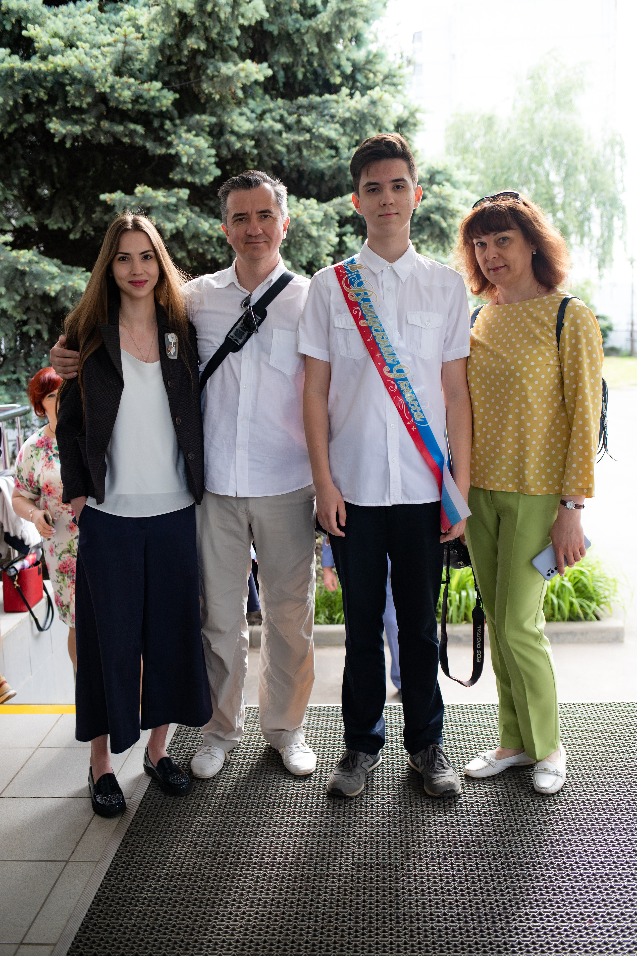 Линейка 9 класс. Семейный и детский фотограф в Краснодаре Ирина Лаврецкая