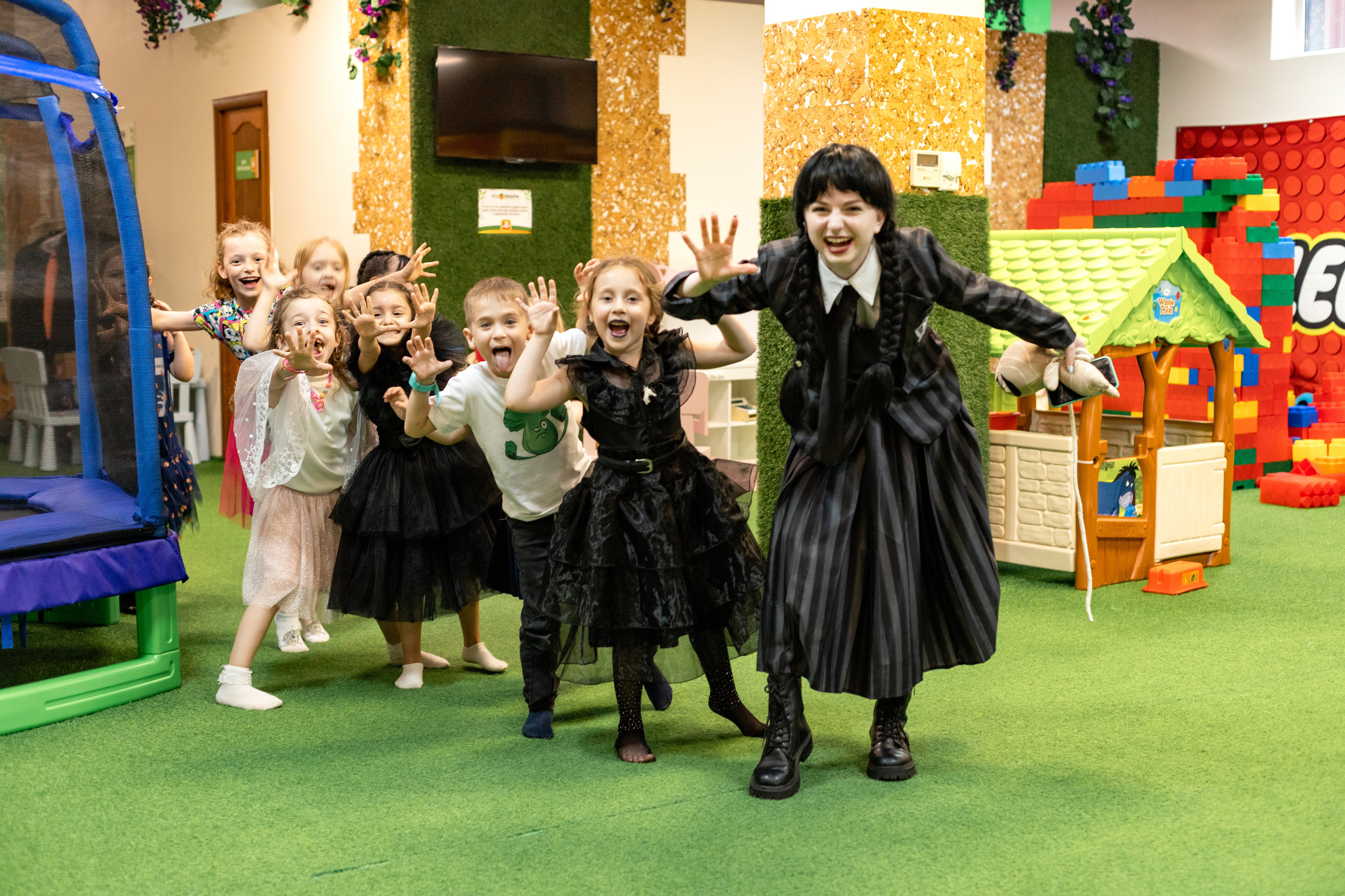 Детский день рождения в стиле Wendsday на площадке Playbery. Семейный и детский фотограф в Краснодаре Ирина Лаврецкая