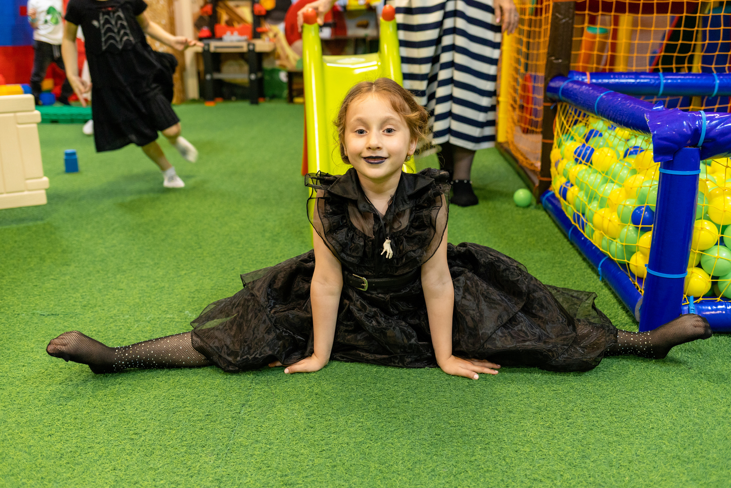 Детский день рождения в стиле Wendsday на площадке Playbery. Семейный и детский фотограф в Краснодаре Ирина Лаврецкая
