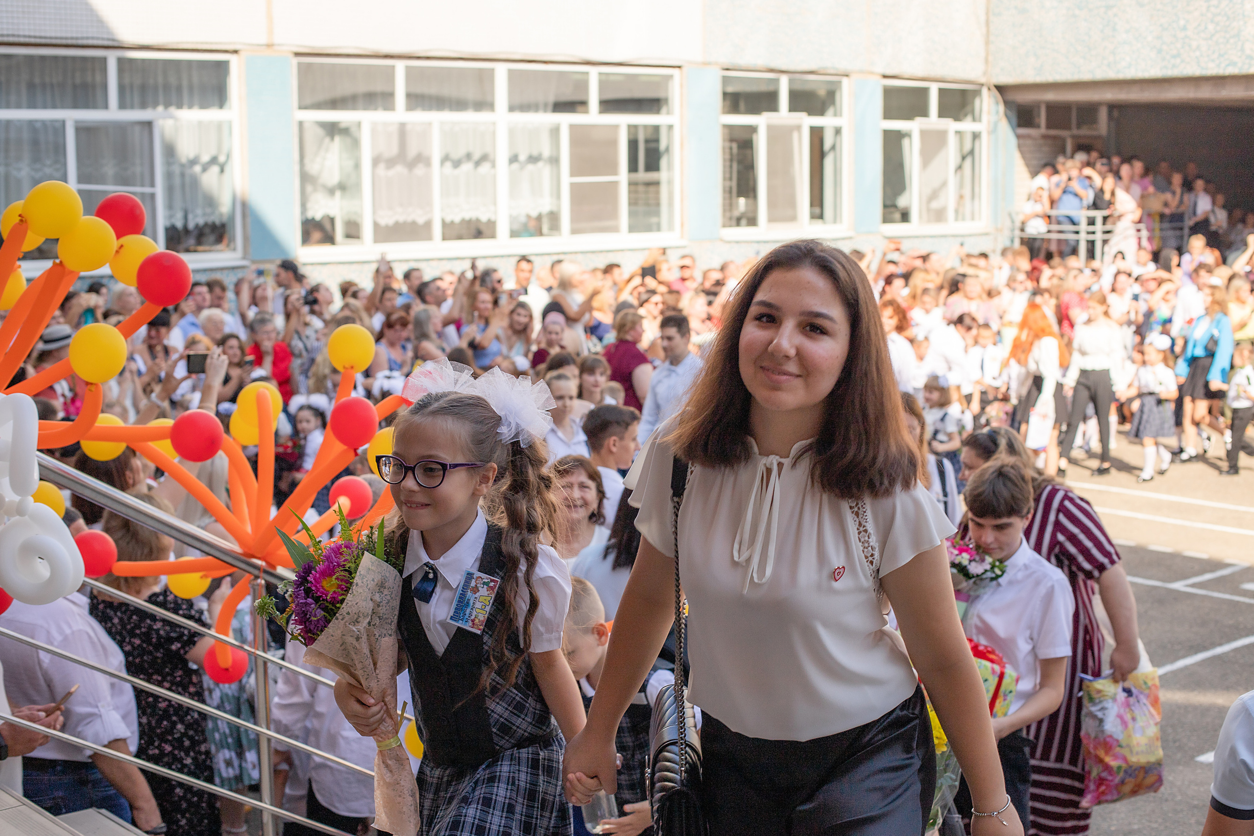 Линейка 11 класс. Семейный и детский фотограф в Краснодаре Ирина Лаврецкая