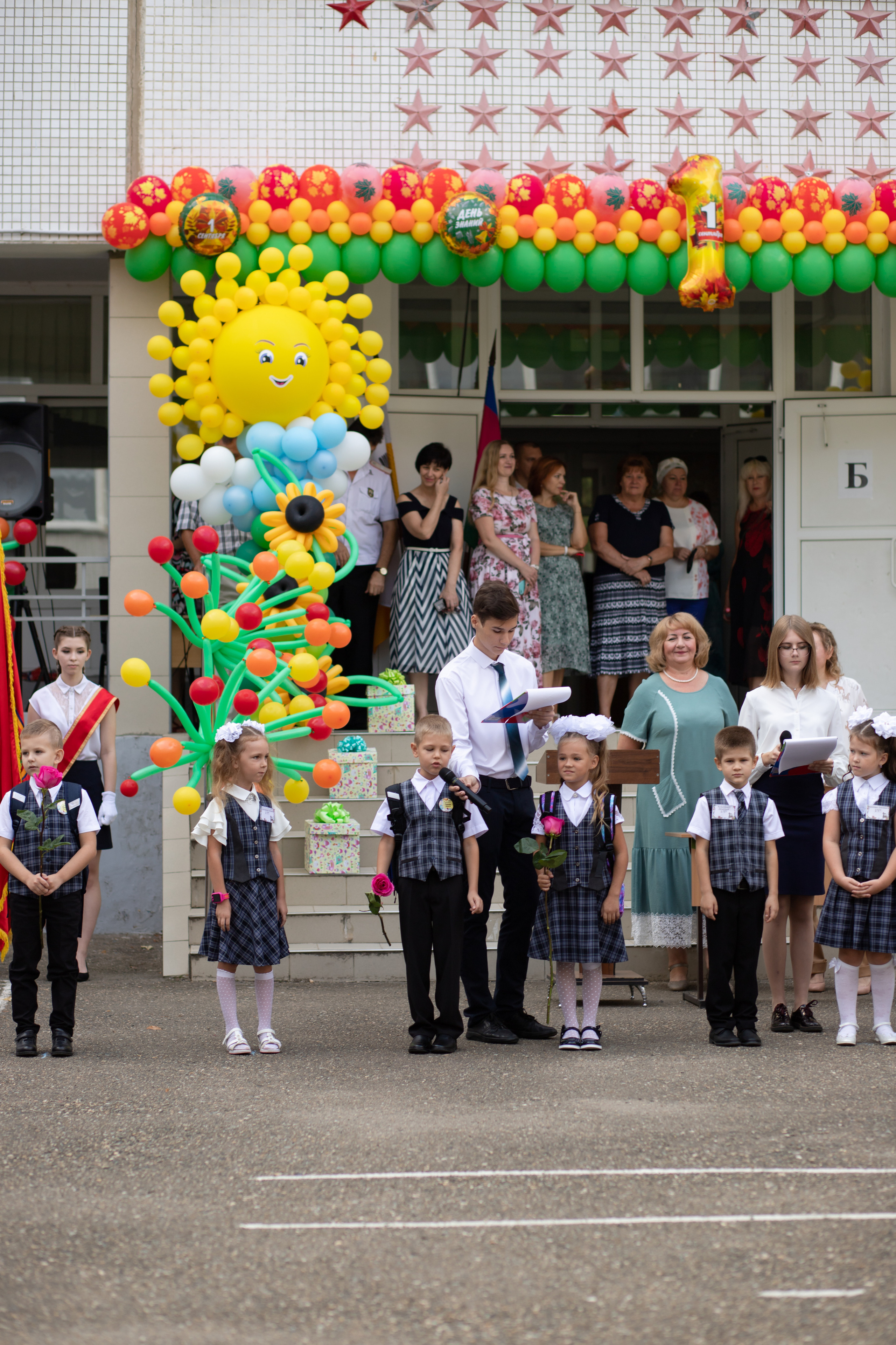 Линейка 1 класс. Семейный и детский фотограф в Краснодаре Ирина Лаврецкая