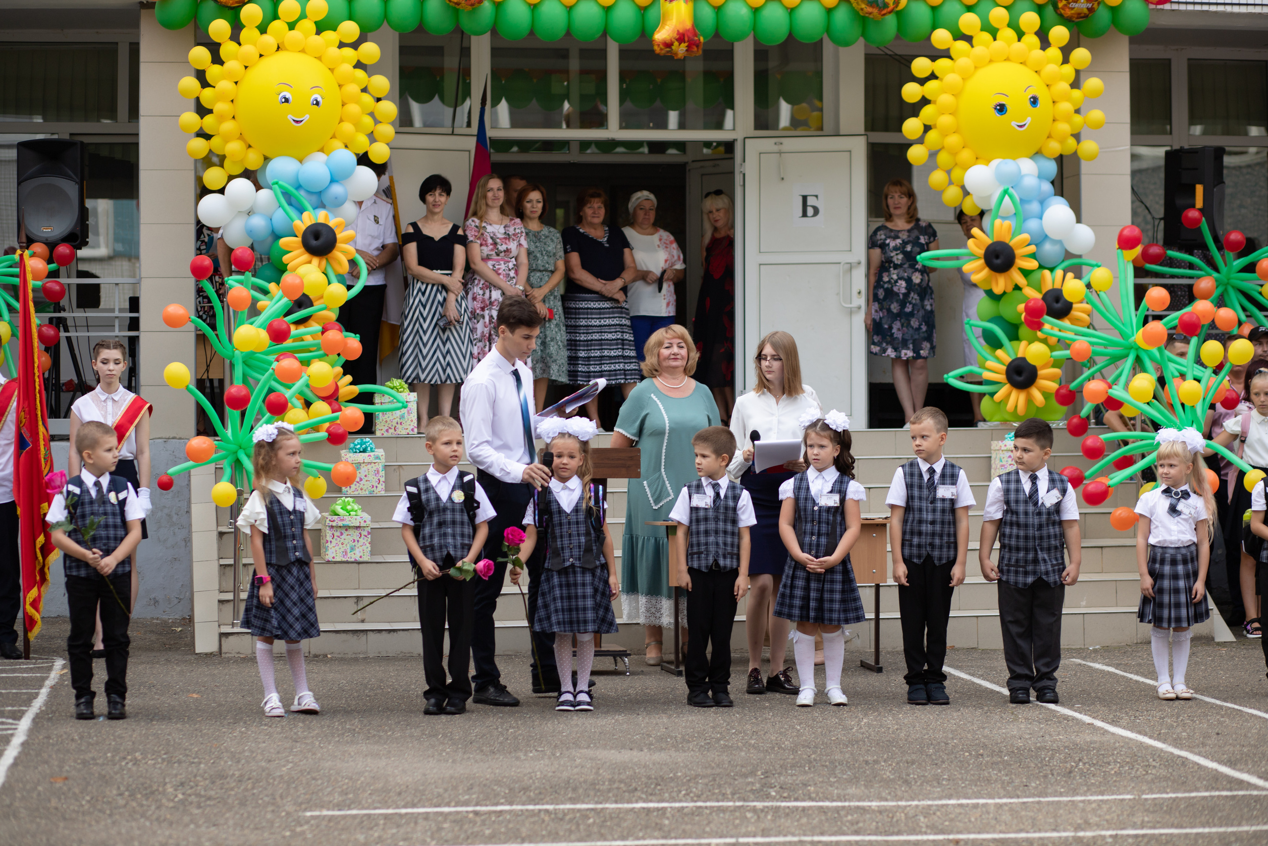 Линейка 1 класс. Семейный и детский фотограф в Краснодаре Ирина Лаврецкая
