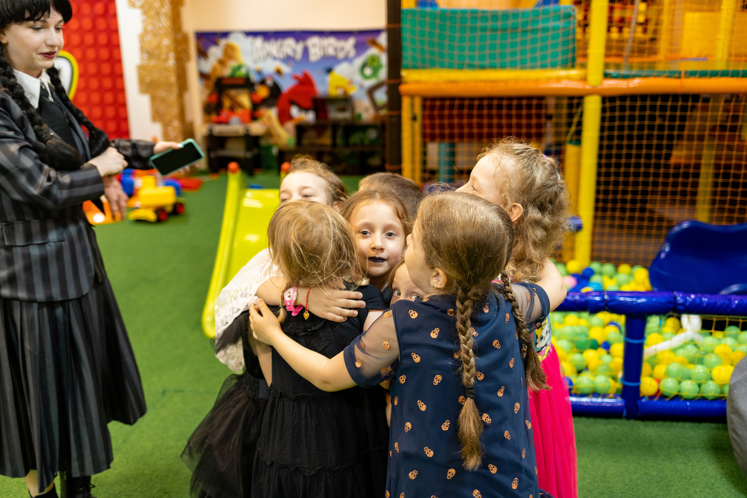 Детский день рождения в стиле Wendsday на площадке Playbery. Семейный и детский фотограф в Краснодаре Ирина Лаврецкая