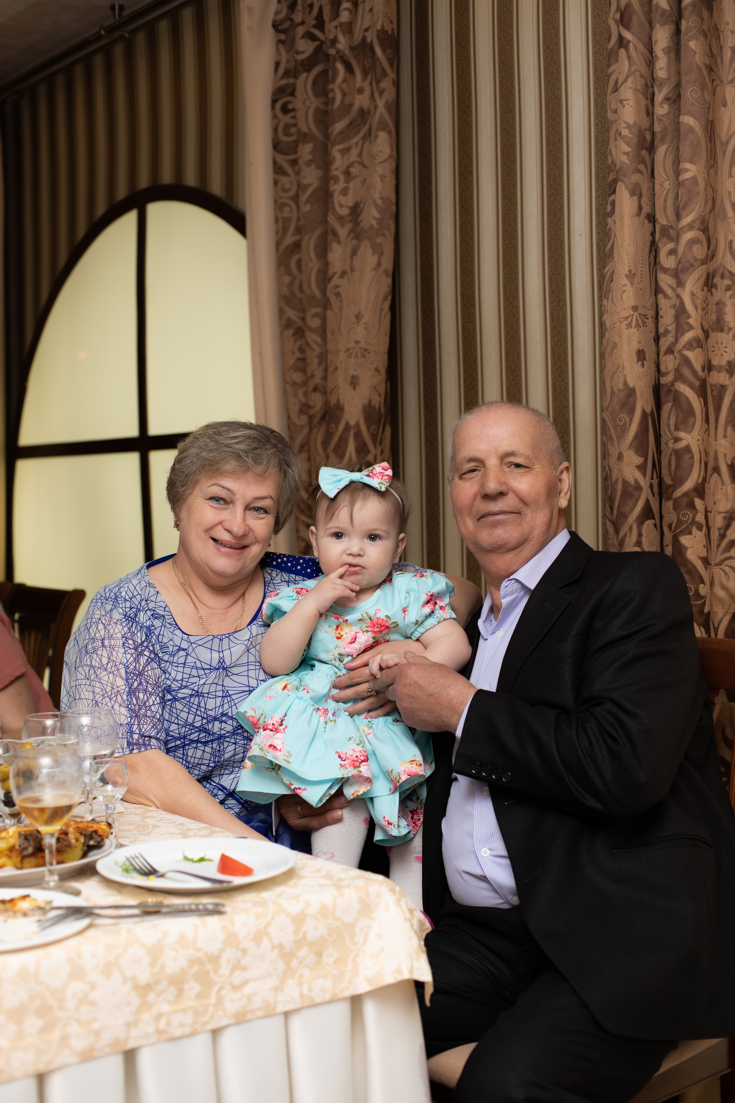 Годовасие Доминики в банкетном зале Пальмира. Семейный и детский фотограф в Краснодаре Ирина Лаврецкая