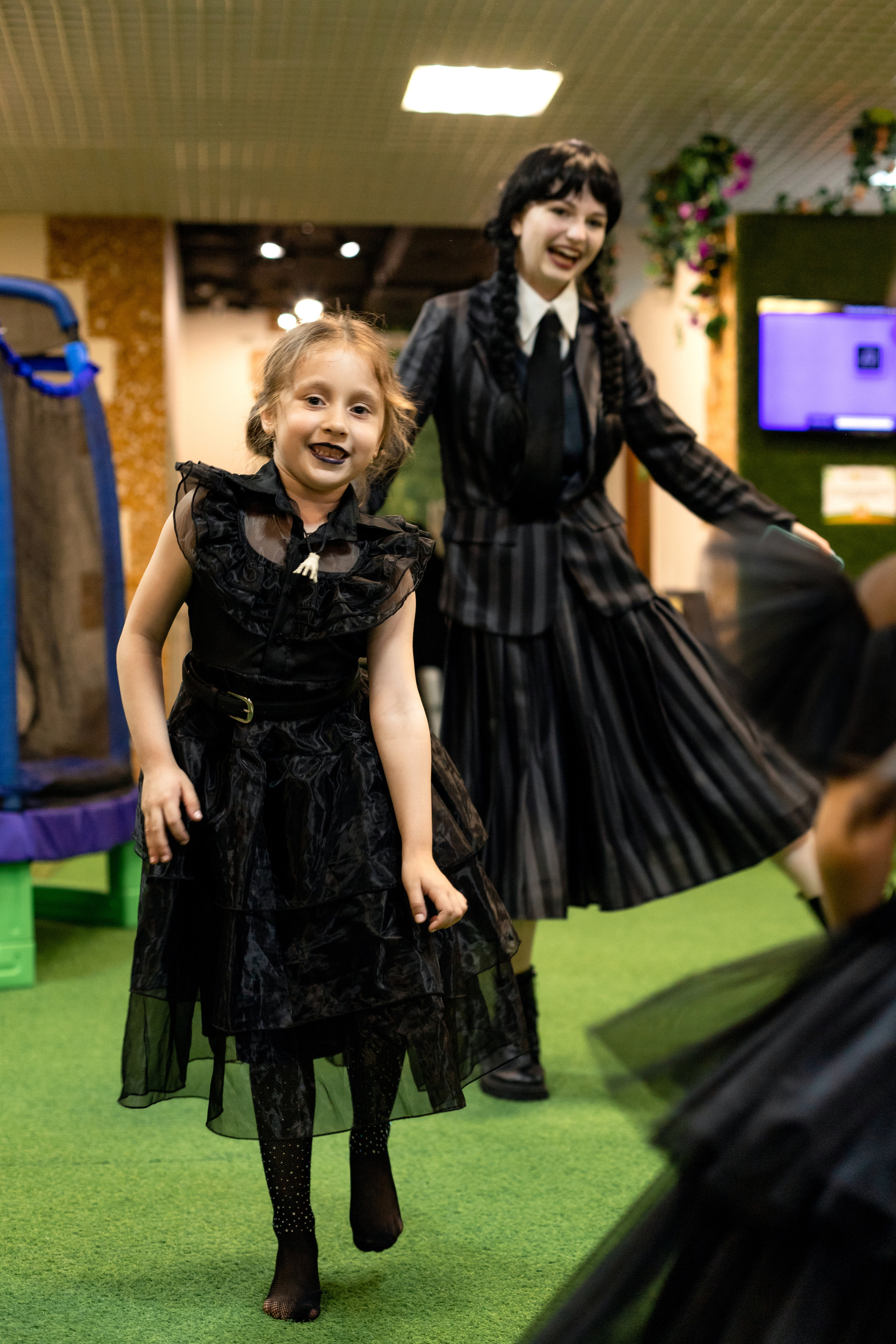 Детский день рождения в стиле Wendsday на площадке Playbery. Семейный и детский фотограф в Краснодаре Ирина Лаврецкая