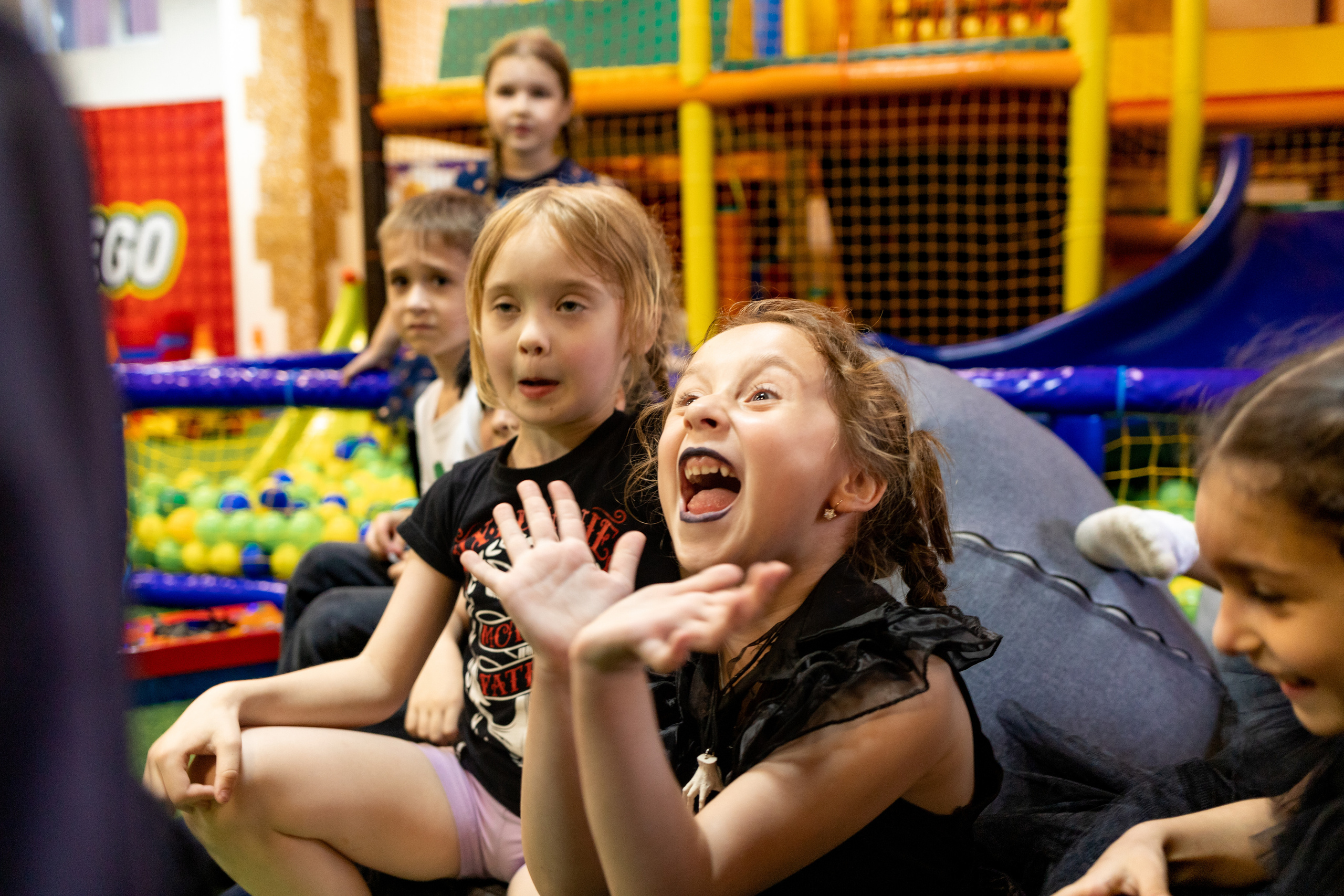 Детский день рождения в стиле Wendsday на площадке Playbery. Семейный и детский фотограф в Краснодаре Ирина Лаврецкая