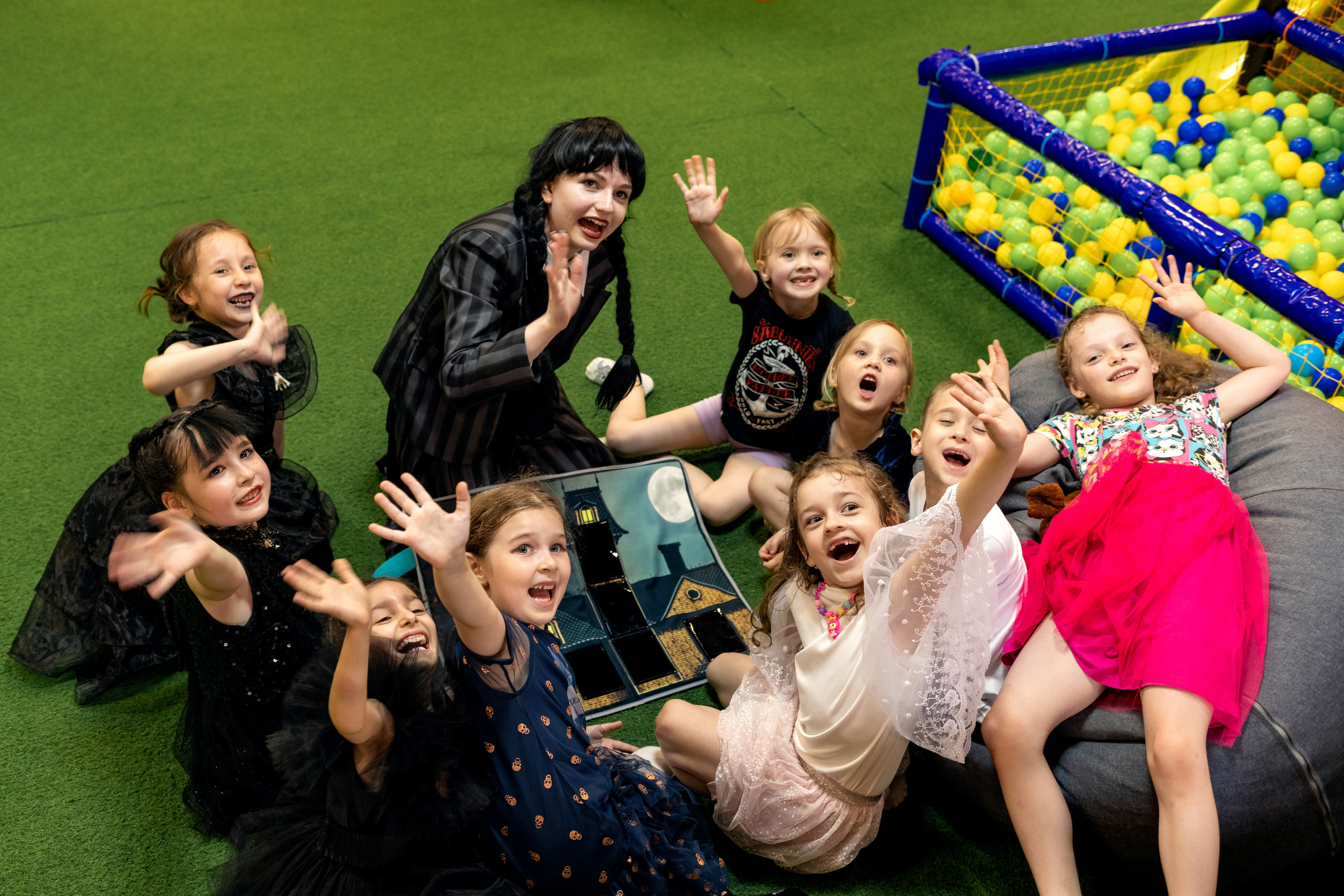 Детский день рождения в стиле Wendsday на площадке Playbery. Семейный и детский фотограф в Краснодаре Ирина Лаврецкая