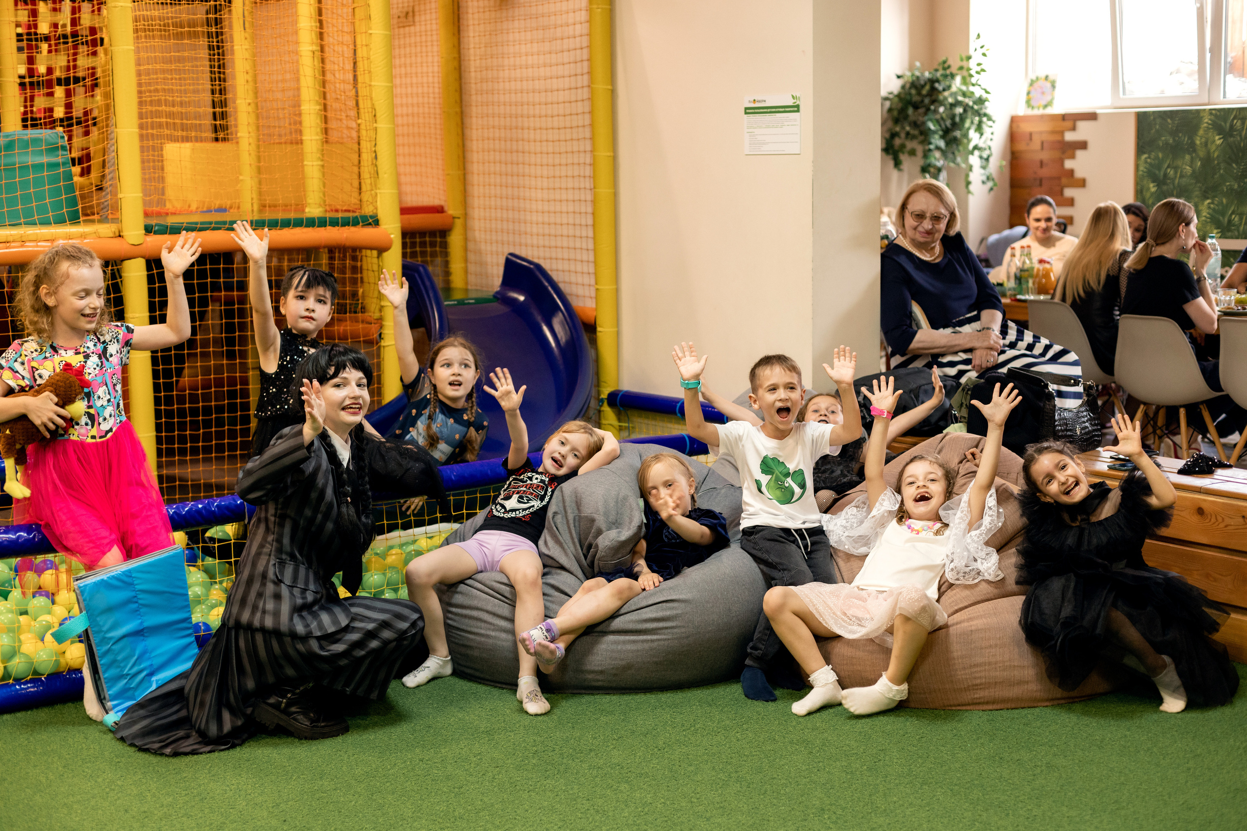 Детский день рождения в стиле Wendsday на площадке Playbery. Семейный и детский фотограф в Краснодаре Ирина Лаврецкая