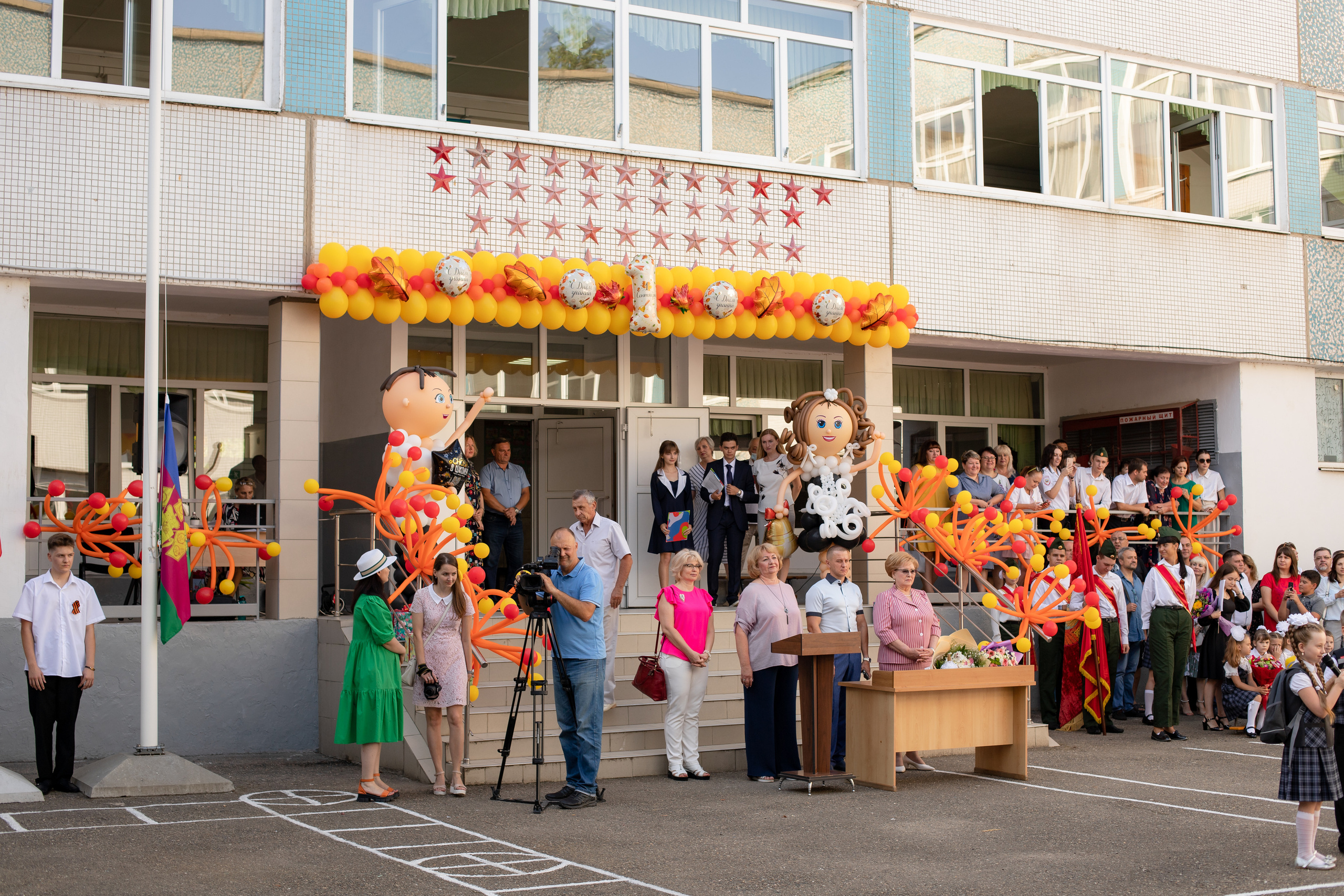 Линейка 11 класс. Семейный и детский фотограф в Краснодаре Ирина Лаврецкая