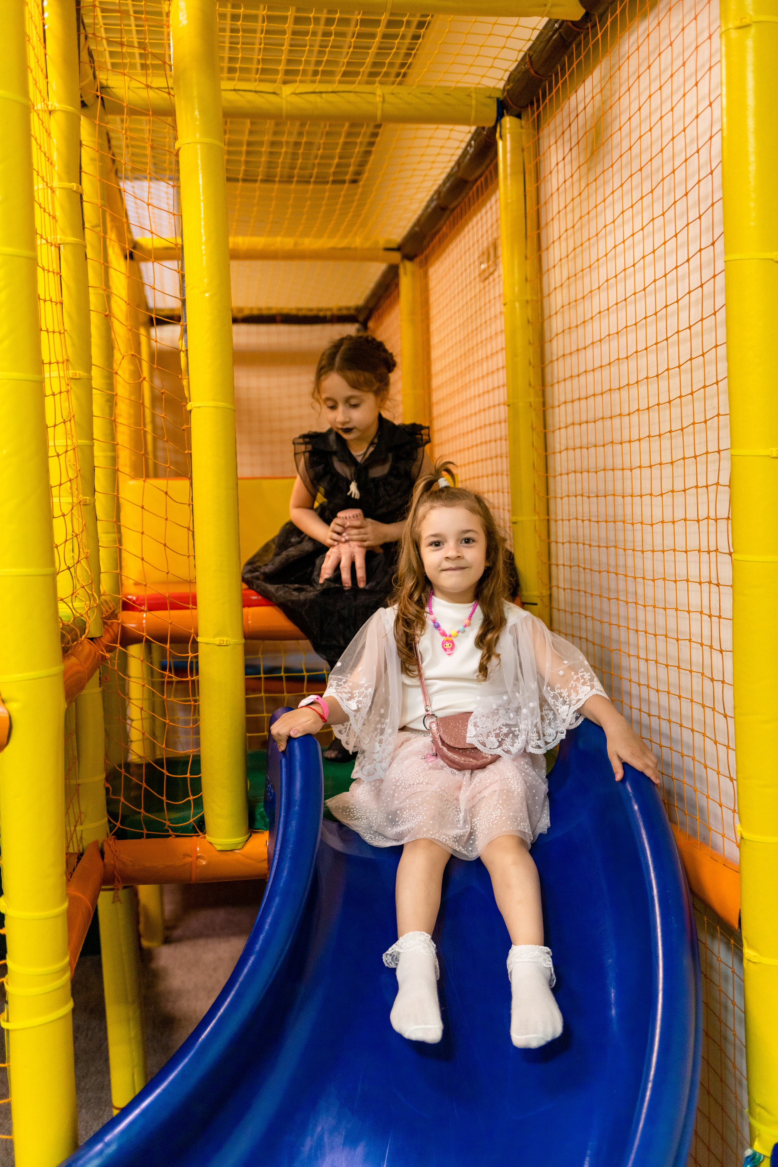 Детский день рождения в стиле Wendsday на площадке Playbery. Семейный и детский фотограф в Краснодаре Ирина Лаврецкая