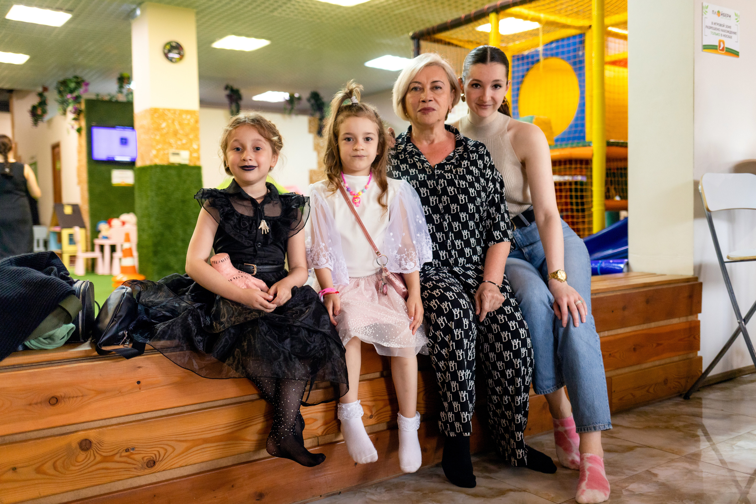 Детский день рождения в стиле Wendsday на площадке Playbery. Семейный и детский фотограф в Краснодаре Ирина Лаврецкая