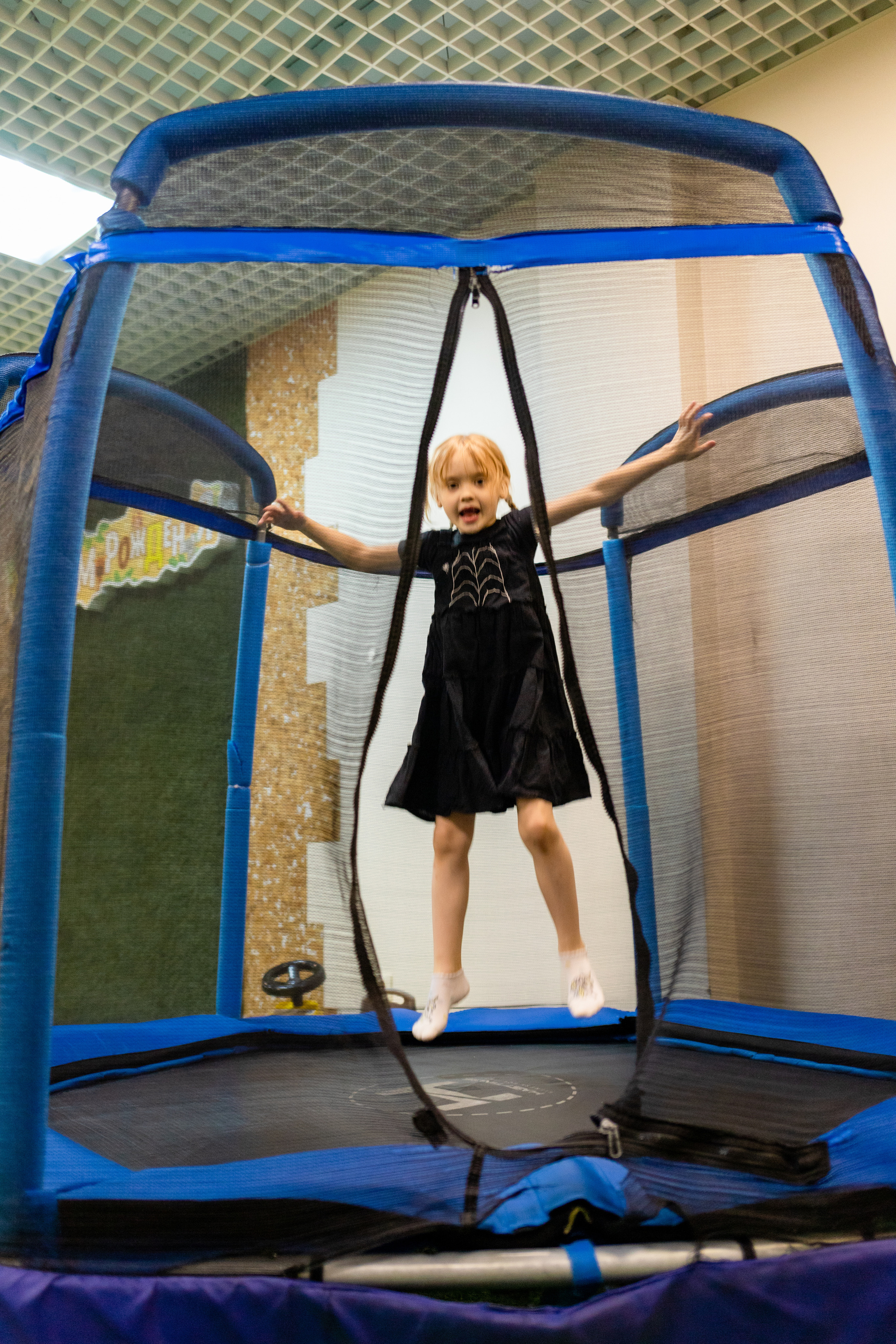 Детский день рождения в стиле Wendsday на площадке Playbery. Семейный и детский фотограф в Краснодаре Ирина Лаврецкая