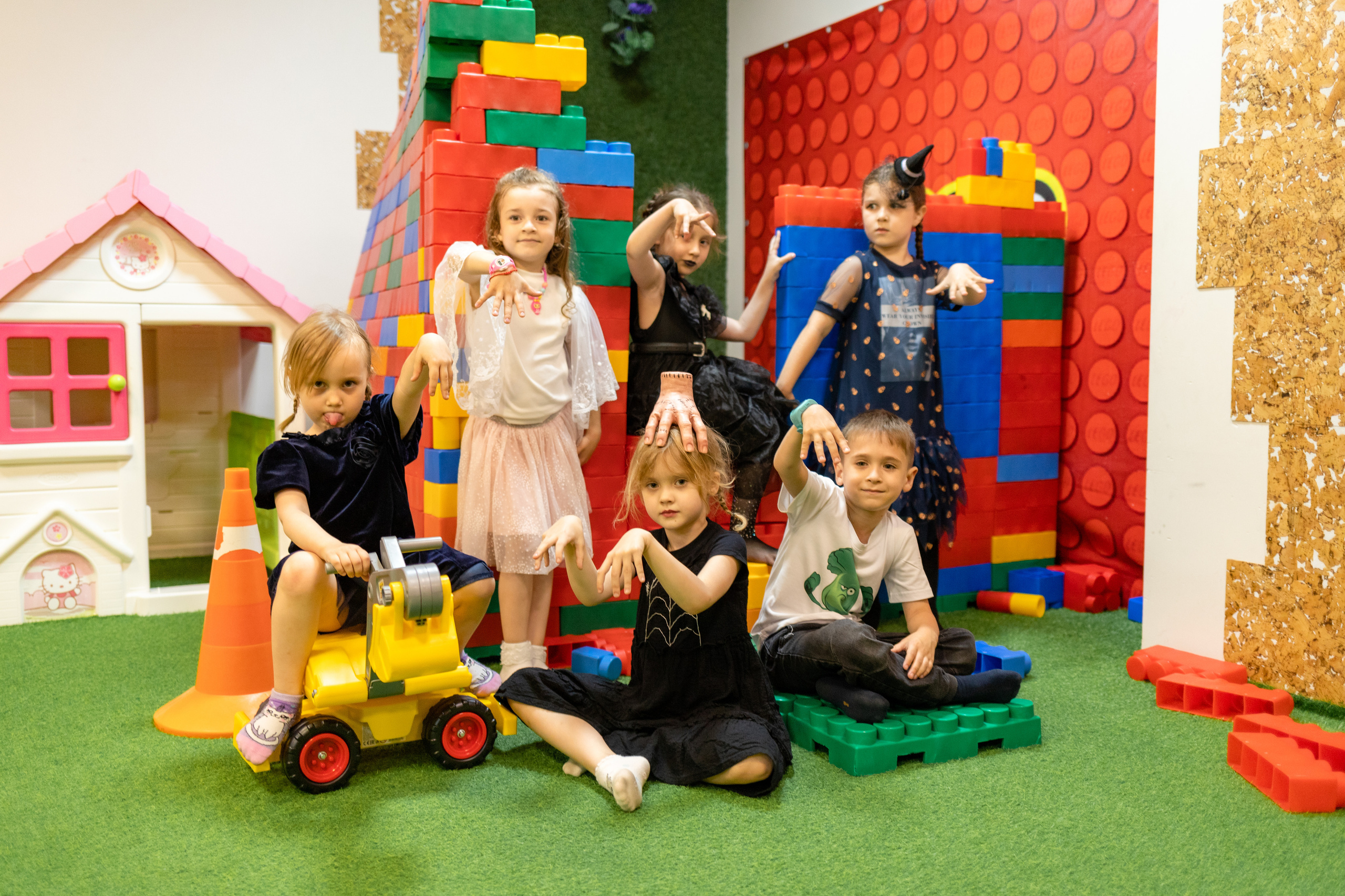 Детский день рождения в стиле Wendsday на площадке Playbery. Семейный и детский фотограф в Краснодаре Ирина Лаврецкая