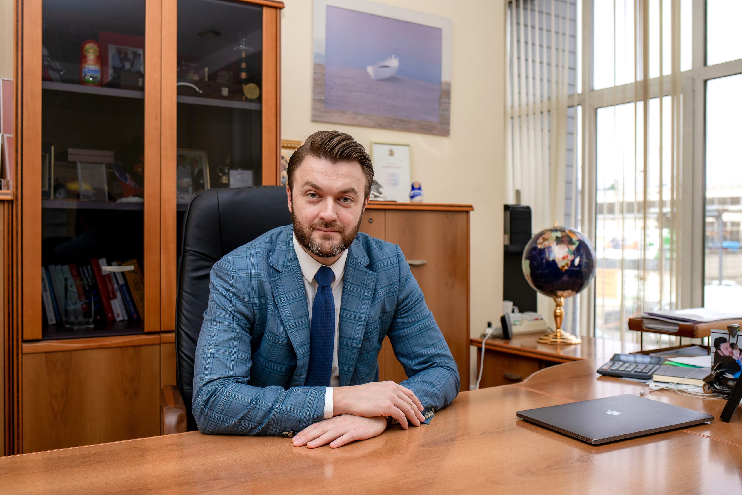 Выездная съёмка в офисе для юр лица. Семейный и детский фотограф в Краснодаре Ирина Лаврецкая