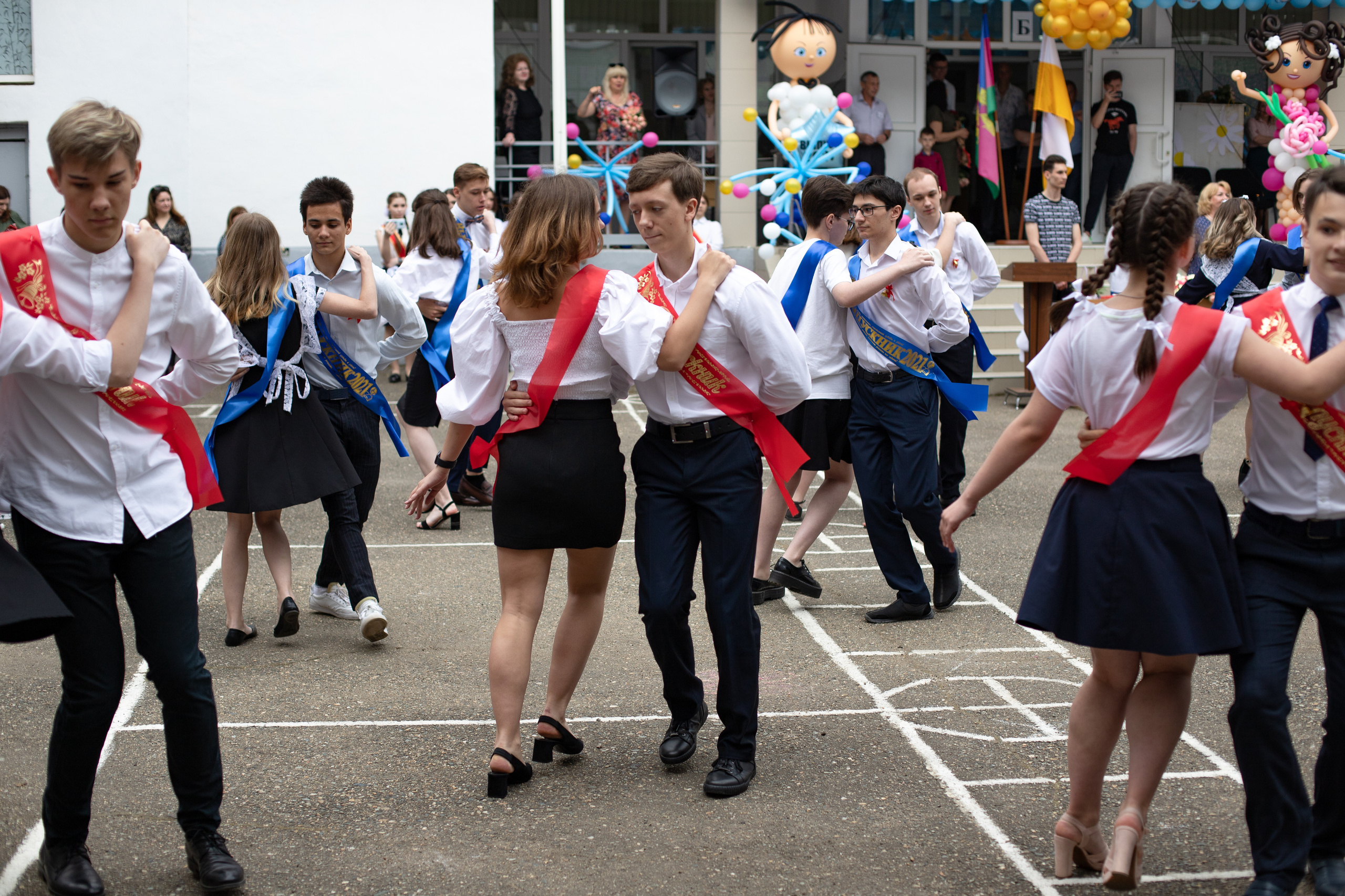 Линейка 9 класс. Семейный и детский фотограф в Краснодаре Ирина Лаврецкая
