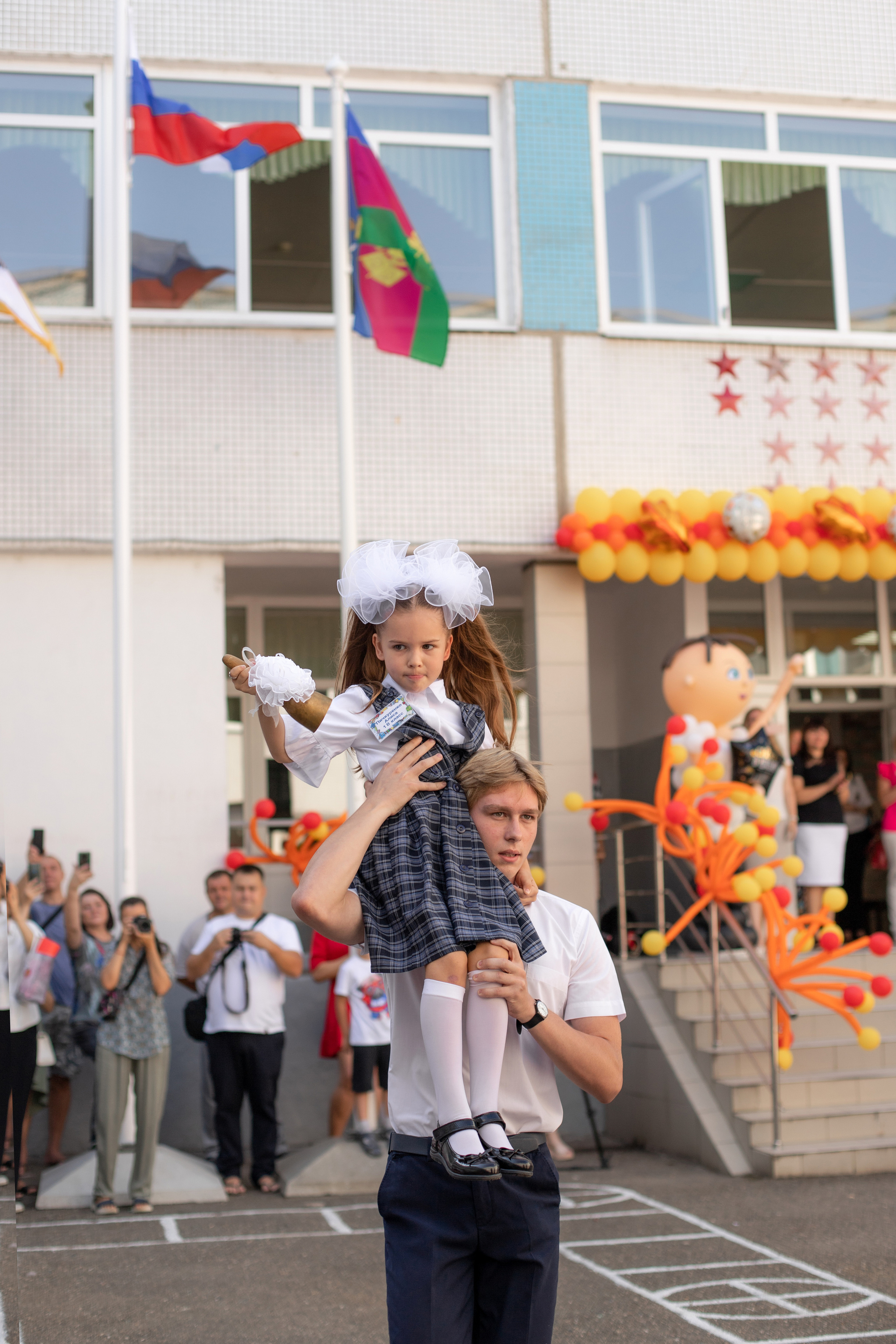 Линейка 11 класс. Семейный и детский фотограф в Краснодаре Ирина Лаврецкая