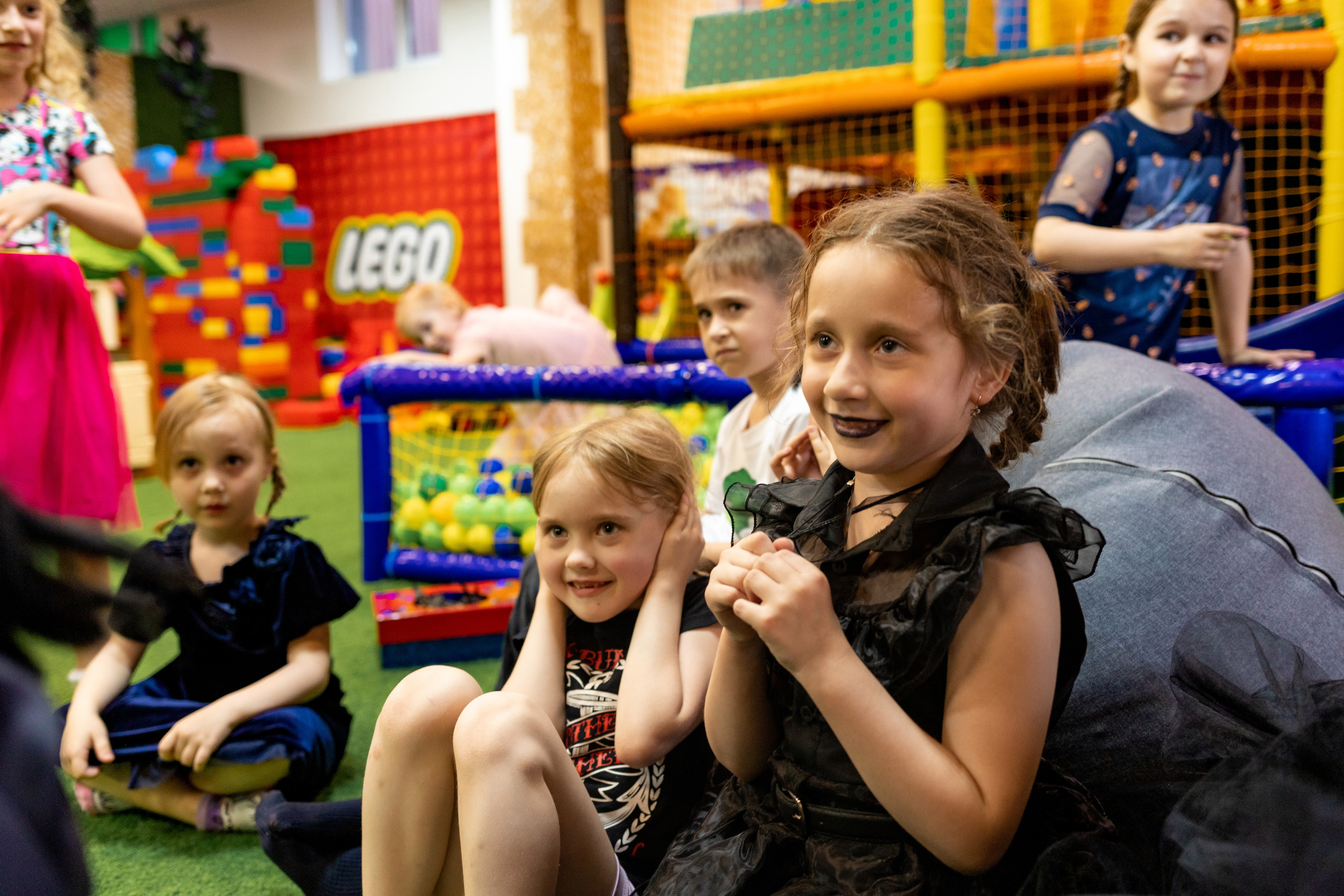 Детский день рождения в стиле Wendsday на площадке Playbery. Семейный и детский фотограф в Краснодаре Ирина Лаврецкая