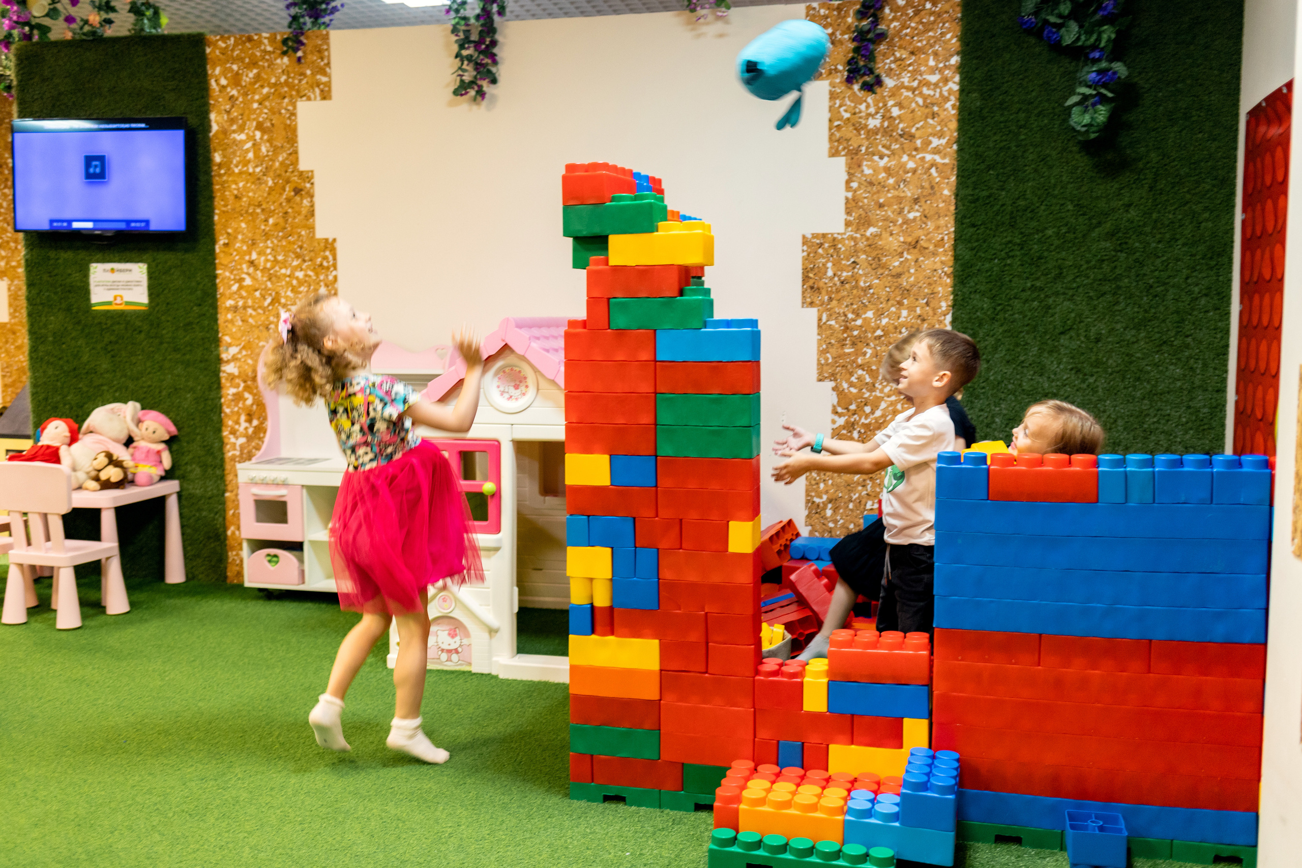 Детский день рождения в стиле Wendsday на площадке Playbery. Семейный и детский фотограф в Краснодаре Ирина Лаврецкая