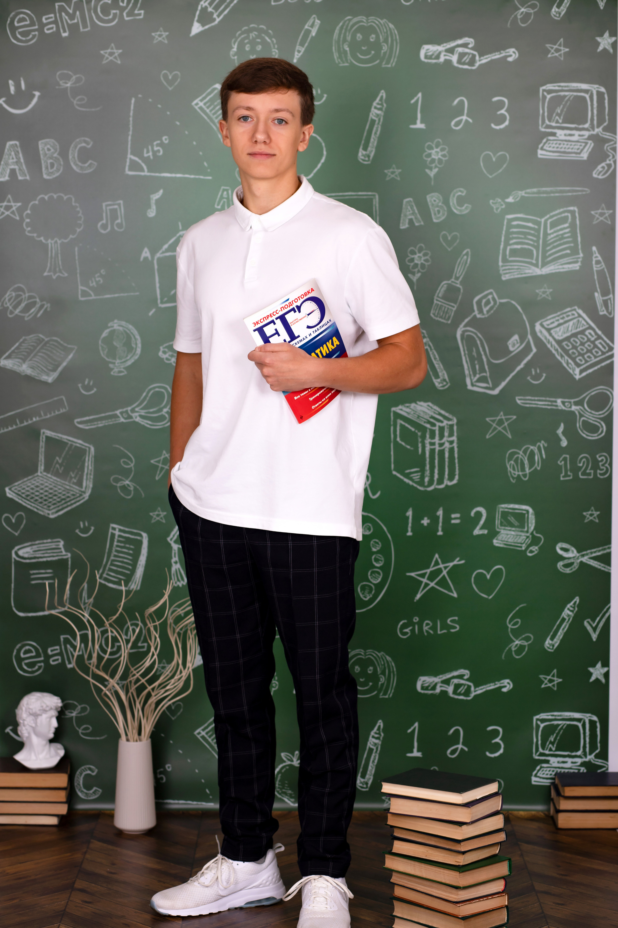 В студии Мини 11 класс. Семейный и детский фотограф в Краснодаре Ирина Лаврецкая