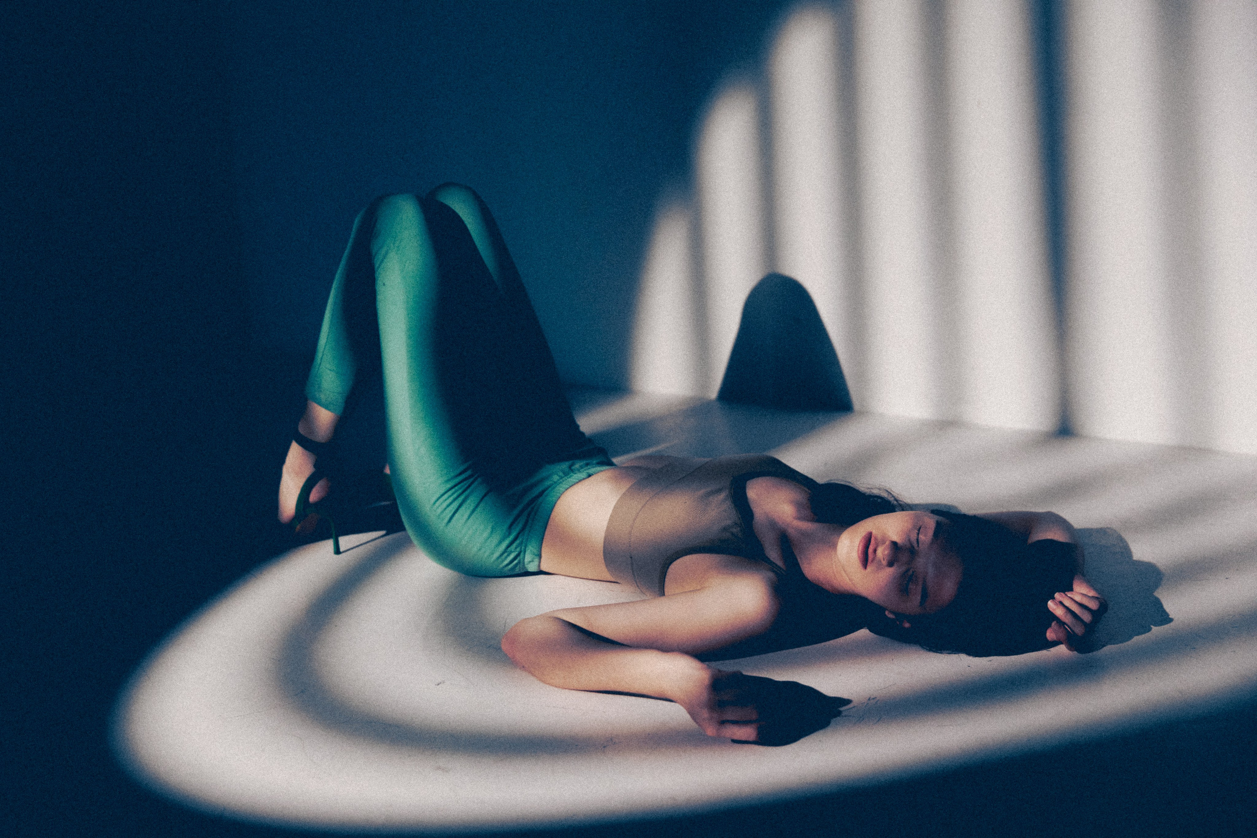 Ксения. Маски Габо и жесткий свет. Фотограф в Санкт-Петербурге Алена Сертакова