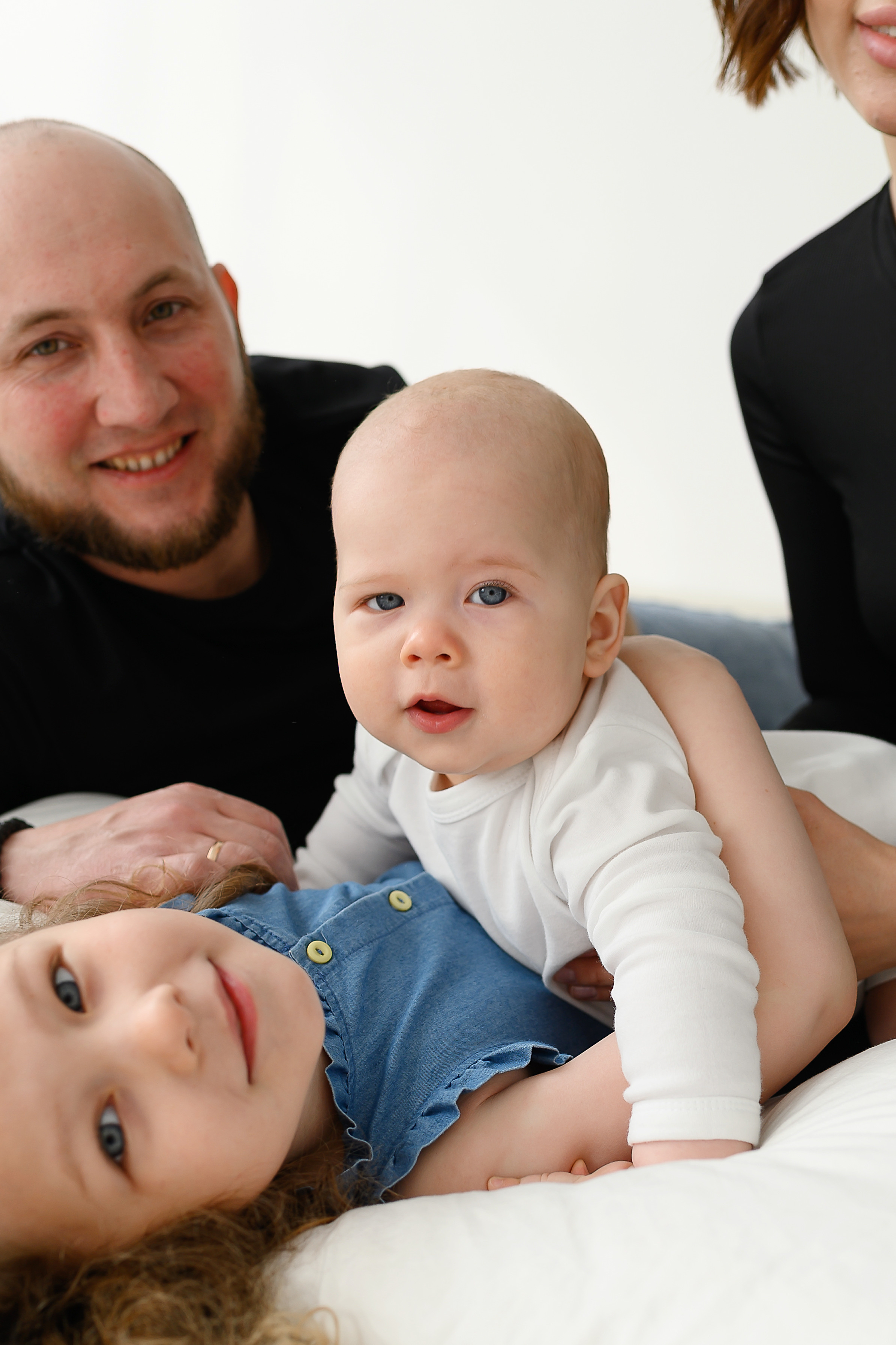 Стиль минимализм. Студийная серия. Фотограф новорождённых Абакан Марина Дейнюк