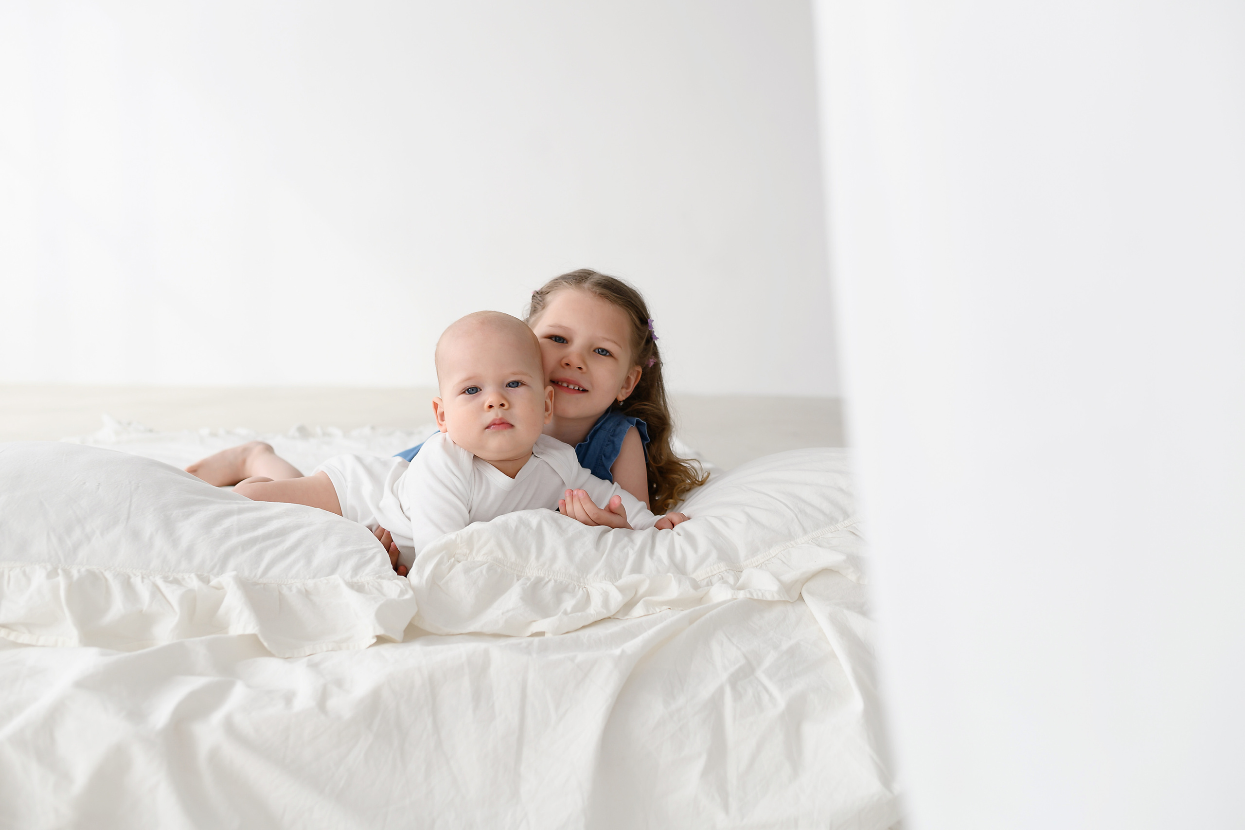 Лайфстайл.Минимализм.Студия.Подросшие малыши. Фотограф новорождённых Абакан Марина Дейнюк