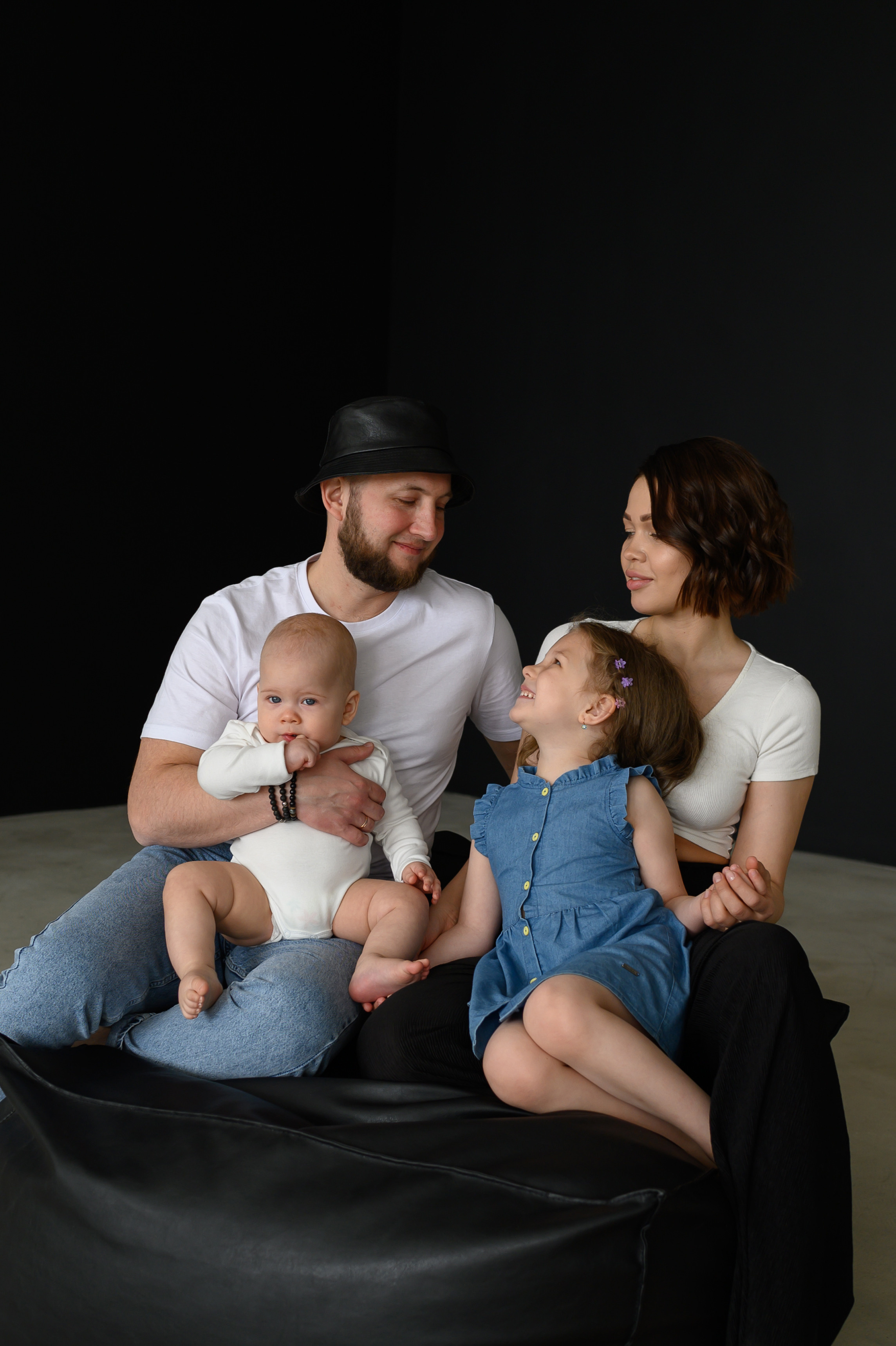 Лайфстайл.Минимализм.Студия.Подросшие малыши. Фотограф новорождённых Абакан Марина Дейнюк