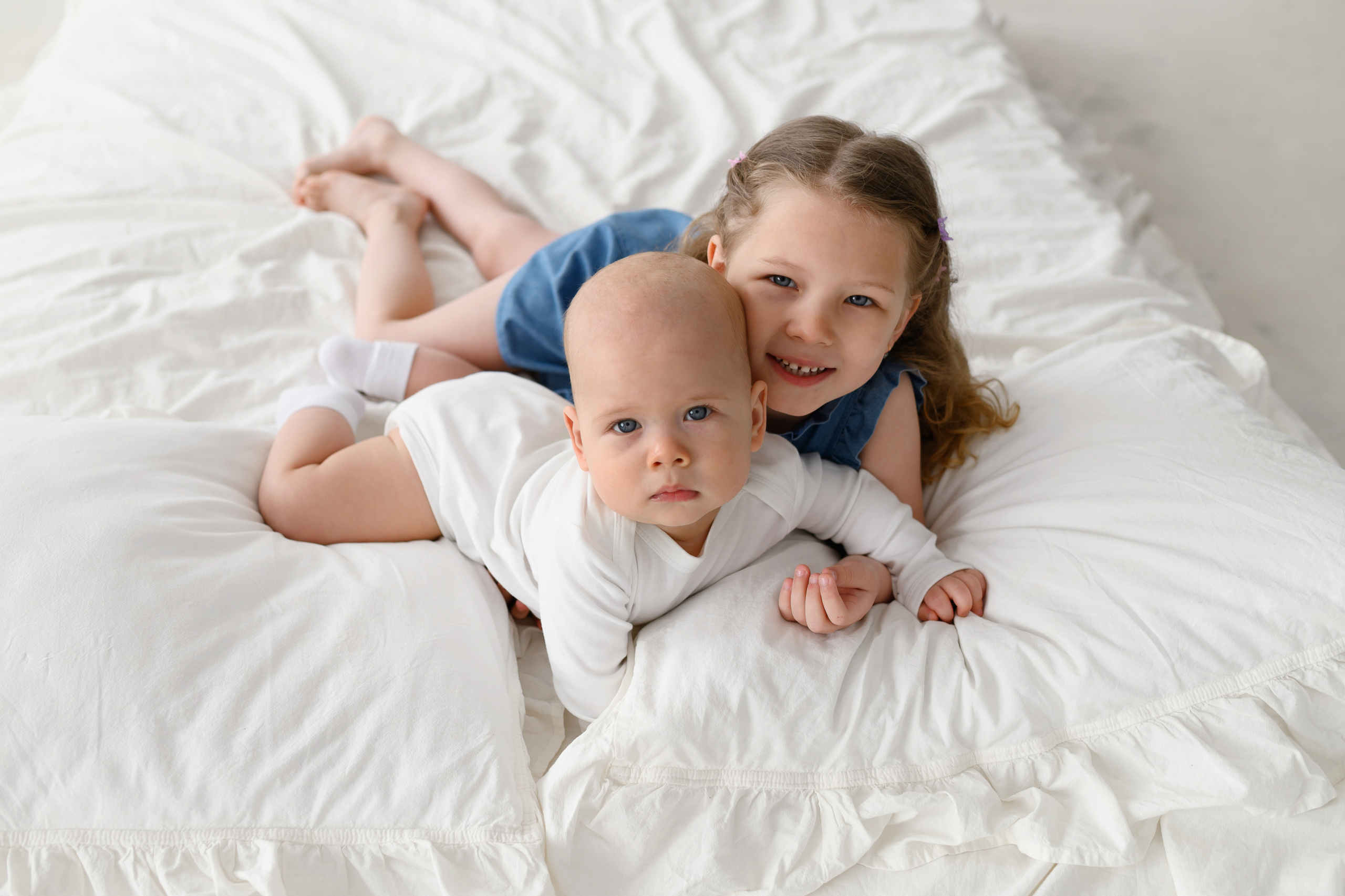 Лайфстайл.Минимализм.Студия.Подросшие малыши. Фотограф новорождённых Абакан Марина Дейнюк