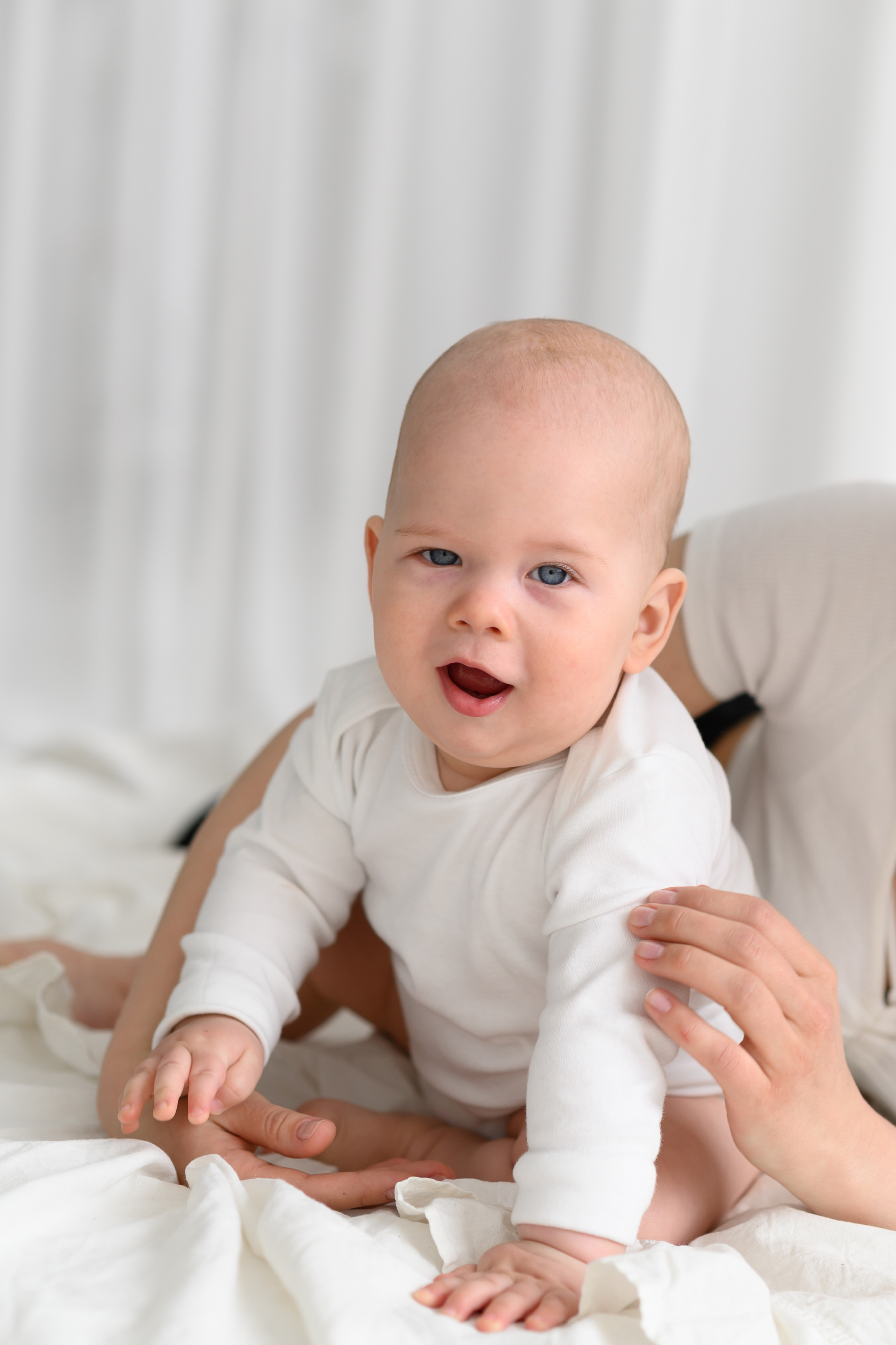 Лайфстайл.Минимализм.Студия.Подросшие малыши. Фотограф новорождённых Абакан Марина Дейнюк