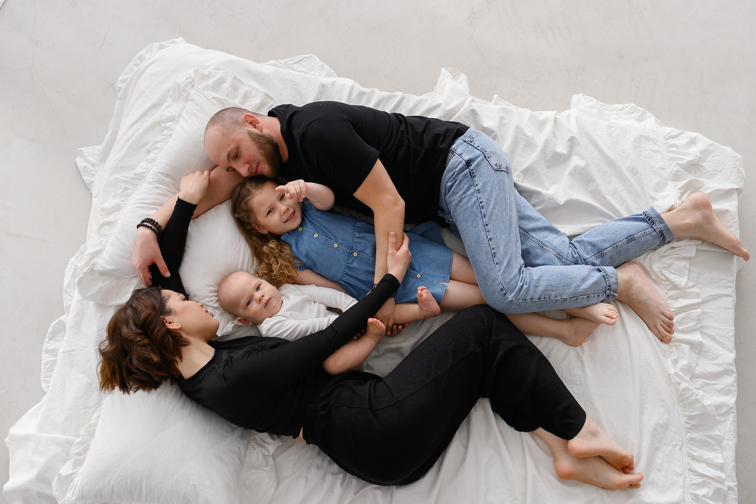 Стиль минимализм. Студийная серия. Фотограф новорождённых Абакан Марина Дейнюк