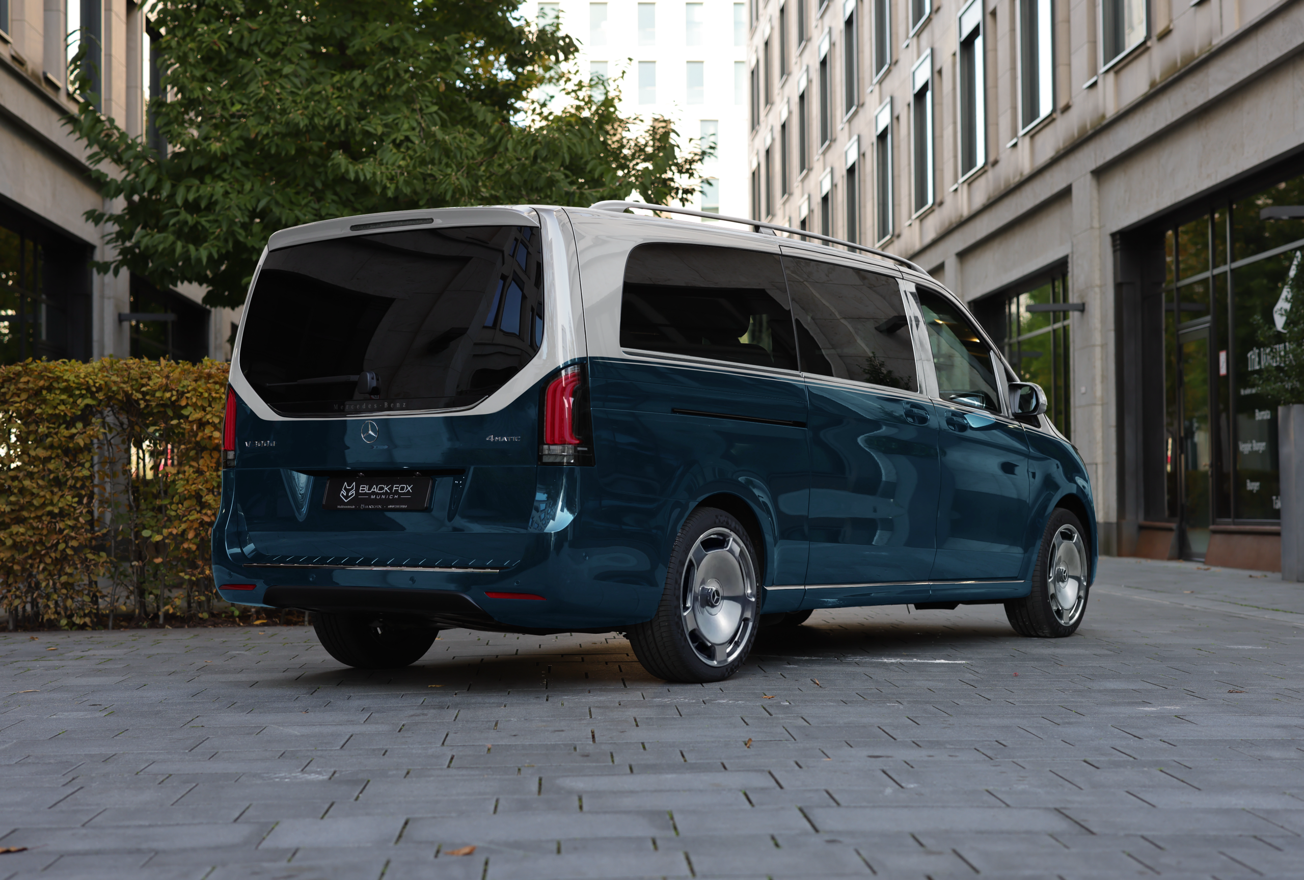 Styling Mercedes V-class. Design and refit of yachts and motorboats