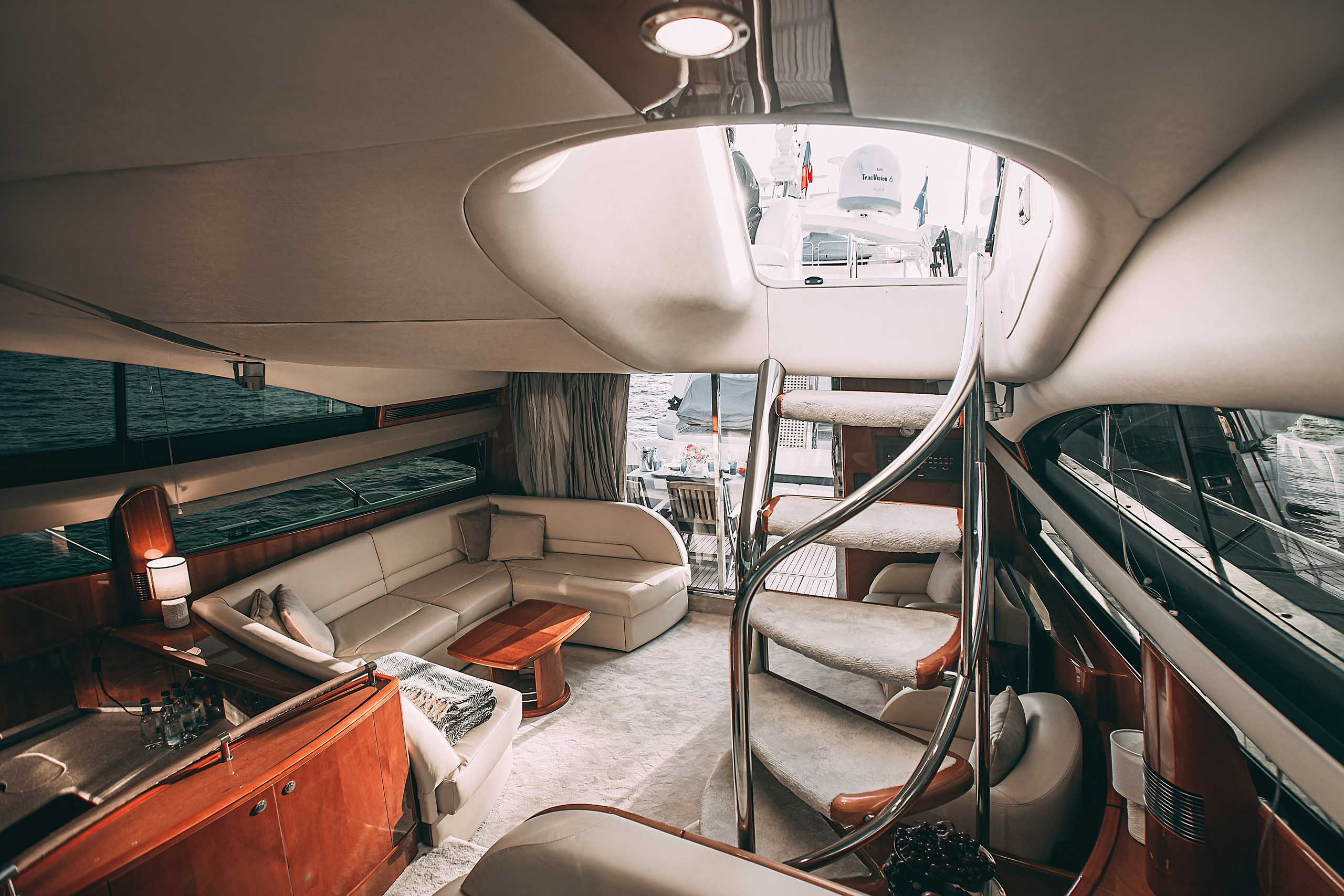 Яхта Princess 57 Esperanza. SPB Rent Boats|аренда катеров и теплоходов