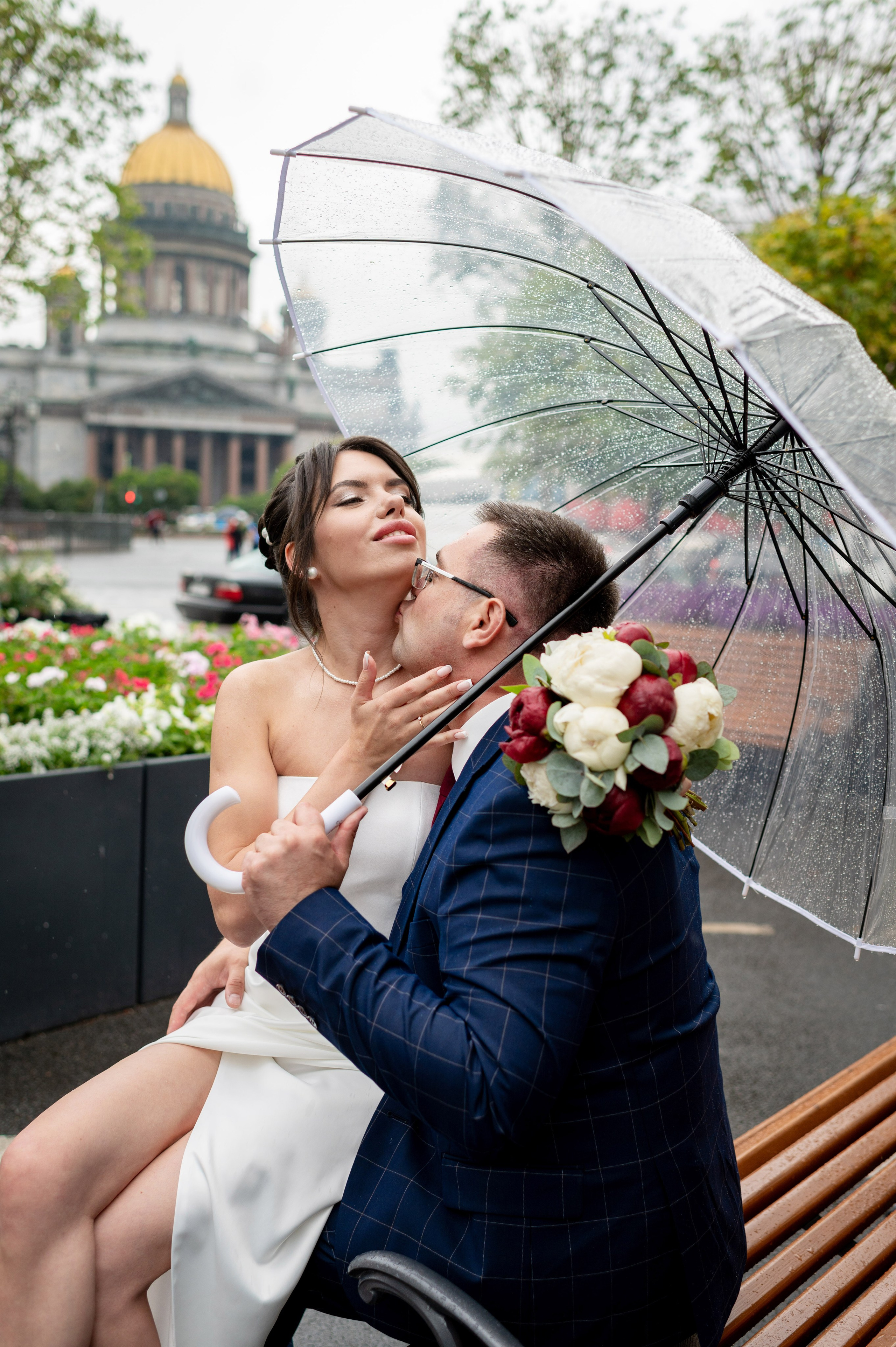 Евгений и Александра (фотосессия под дождём на Исаакиевской площади, свадебная прогулка на Финском заливе). Портретный, семейный и свадебный фотограф в Санкт-Петербурге и в Пушкине Ширяев Денис