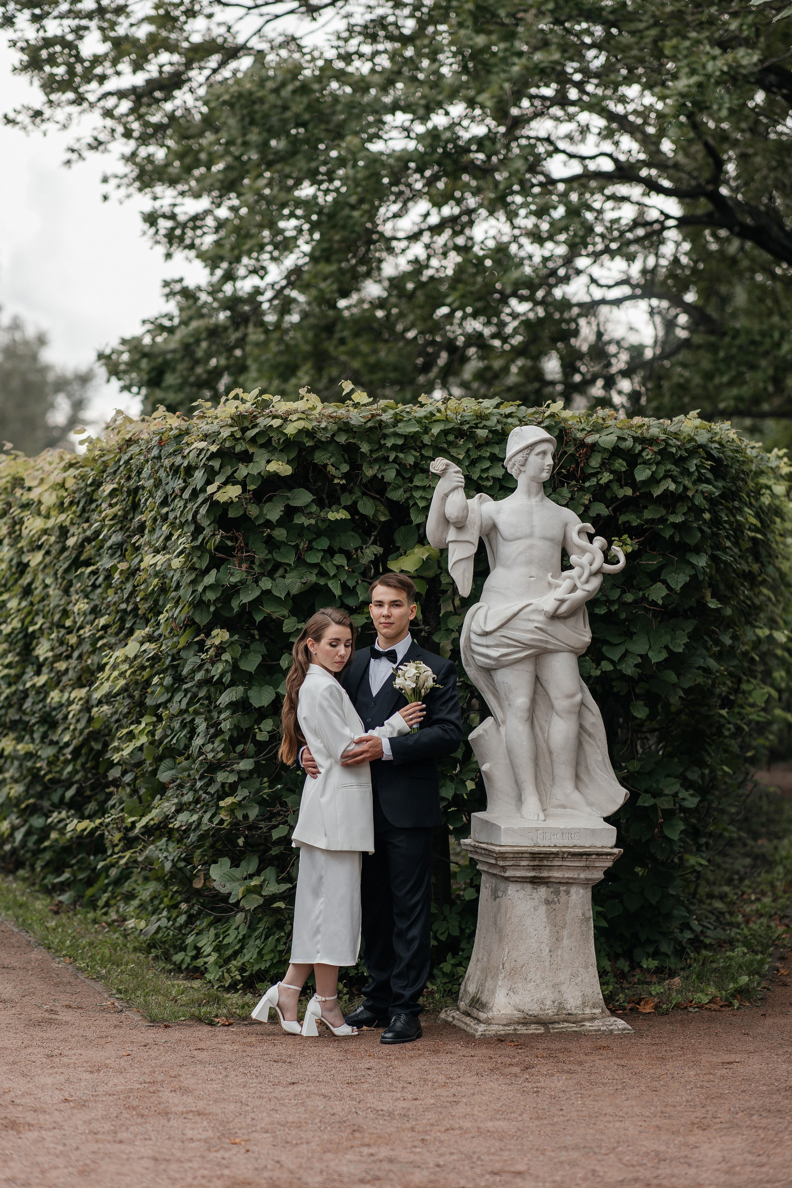 Свадебная фотосессия в усадьбе Кусково. Свадебный фотограф в Москве Дарья Олендарёва