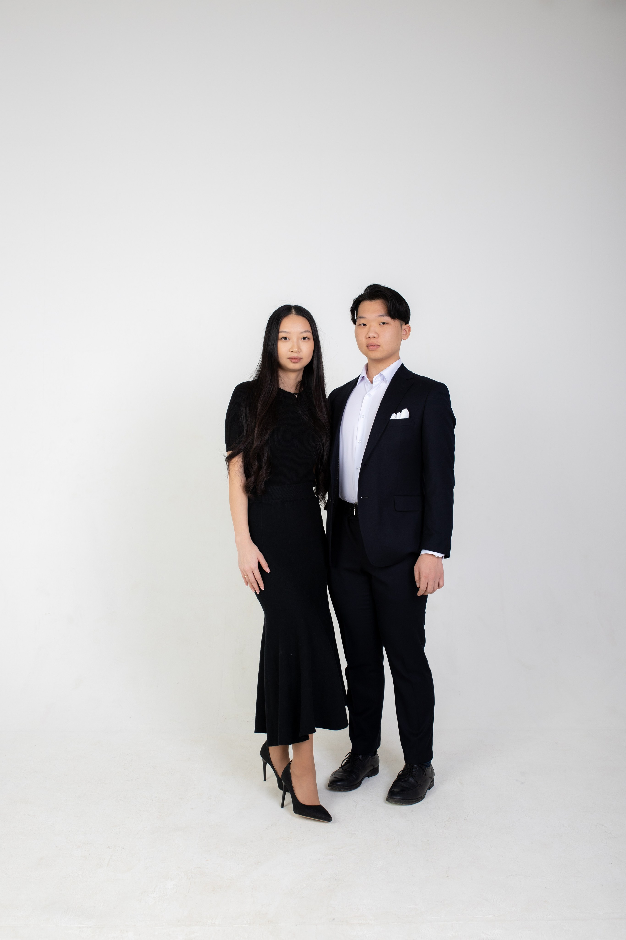 Семейная фотосессия на циклораме с импульсным светом. Фотограф в Железнодорожном и Балашихе