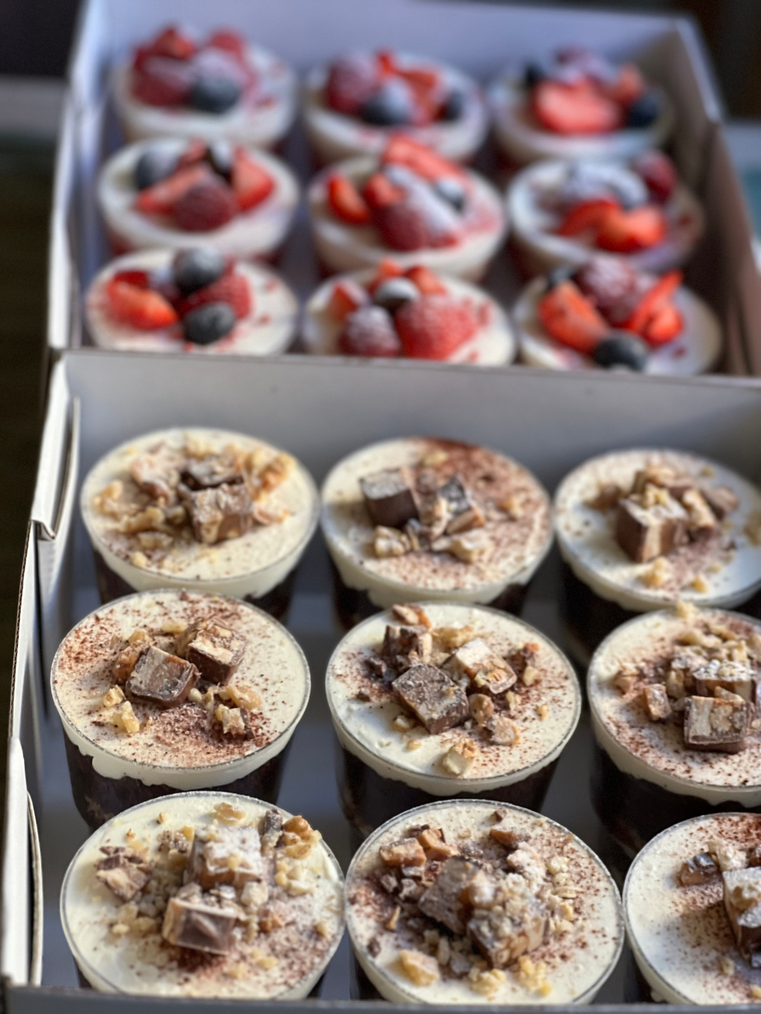 Торты и десерты. Выездной кейтеринг, съедобные букеты, торты и сладости на заказ