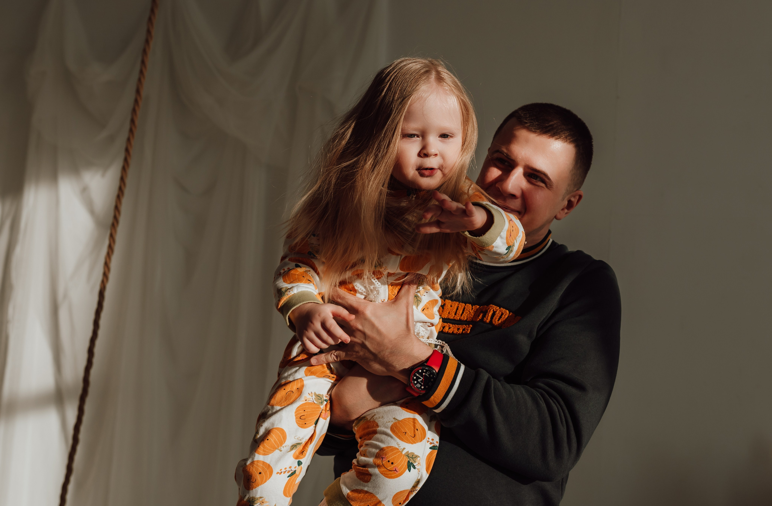 Фотосъемка мамы с дочкой. Фотограф Ким Наталья в Красноярске