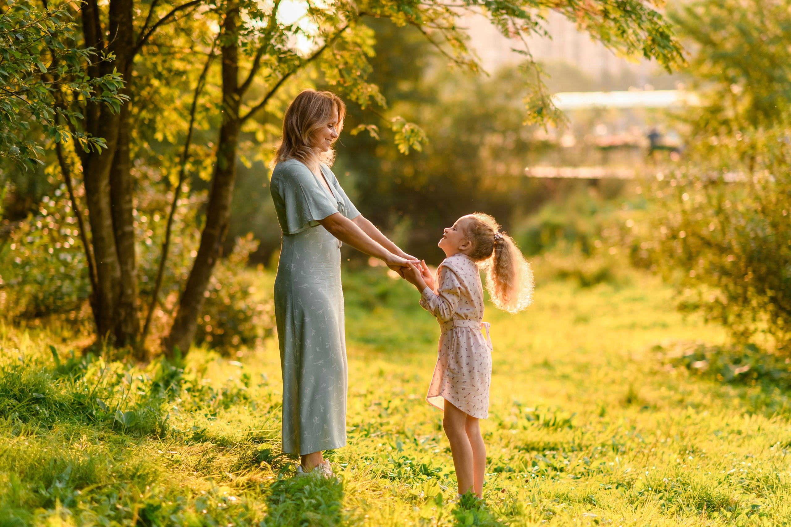 Фотосессия на природе для Кати и Сонечки. Свадебный и семейный фотограф в Санкт-Петербурге Олеся Еремеева
