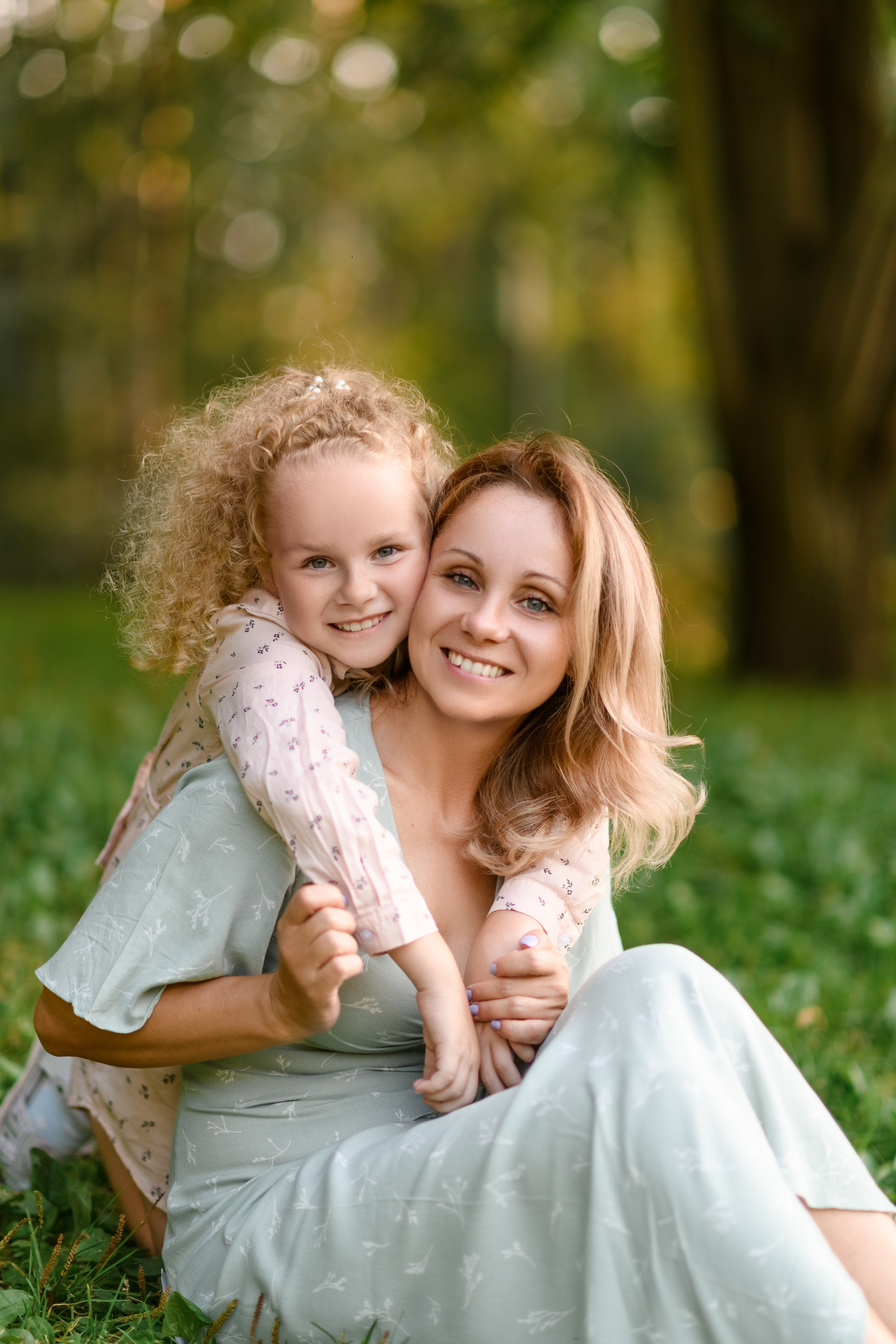 Фотосессия на природе для Кати и Сонечки. Свадебный и семейный фотограф в Санкт-Петербурге Олеся Еремеева