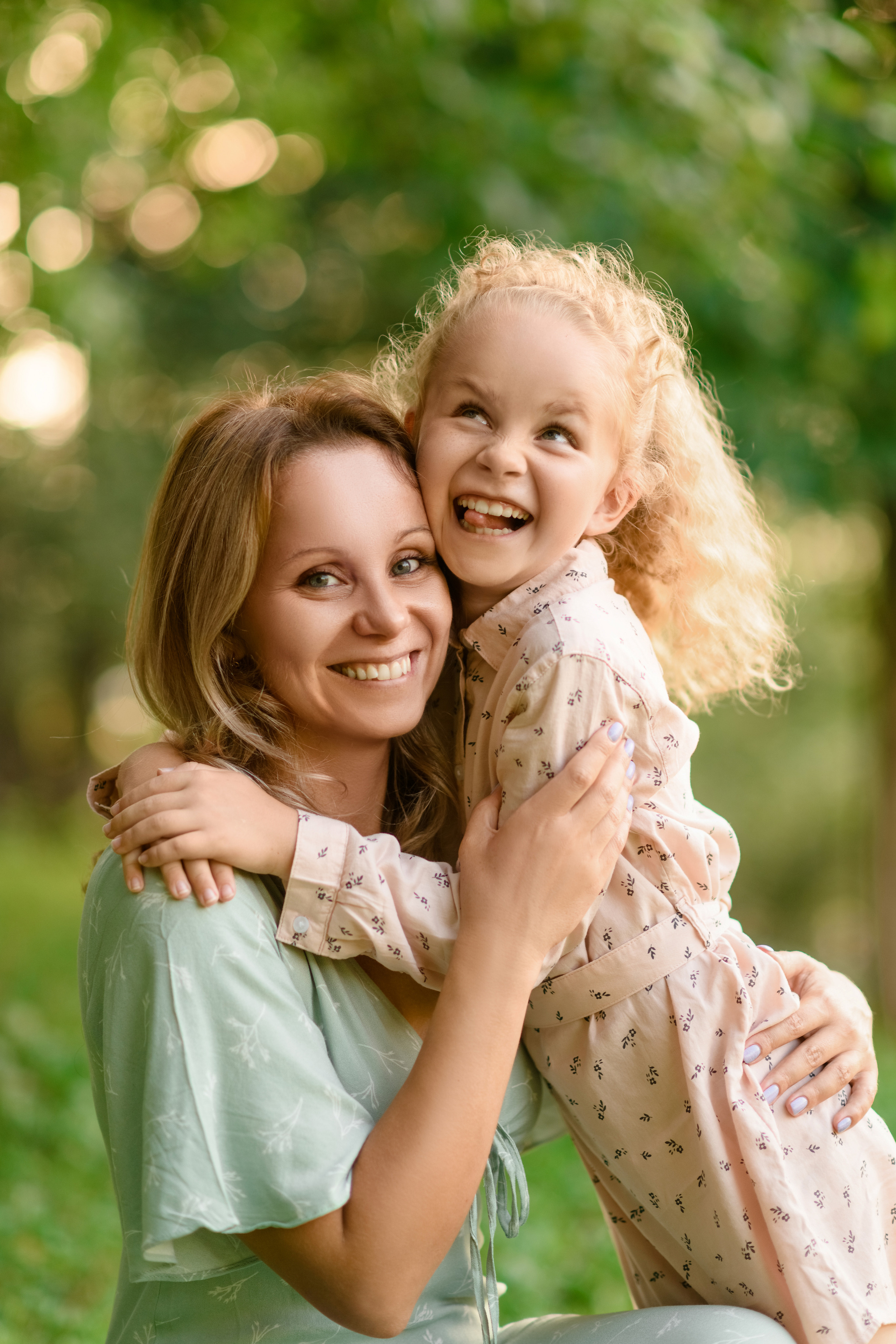 Фотосессия на природе для Кати и Сонечки. Свадебный и семейный фотограф в Санкт-Петербурге Олеся Еремеева