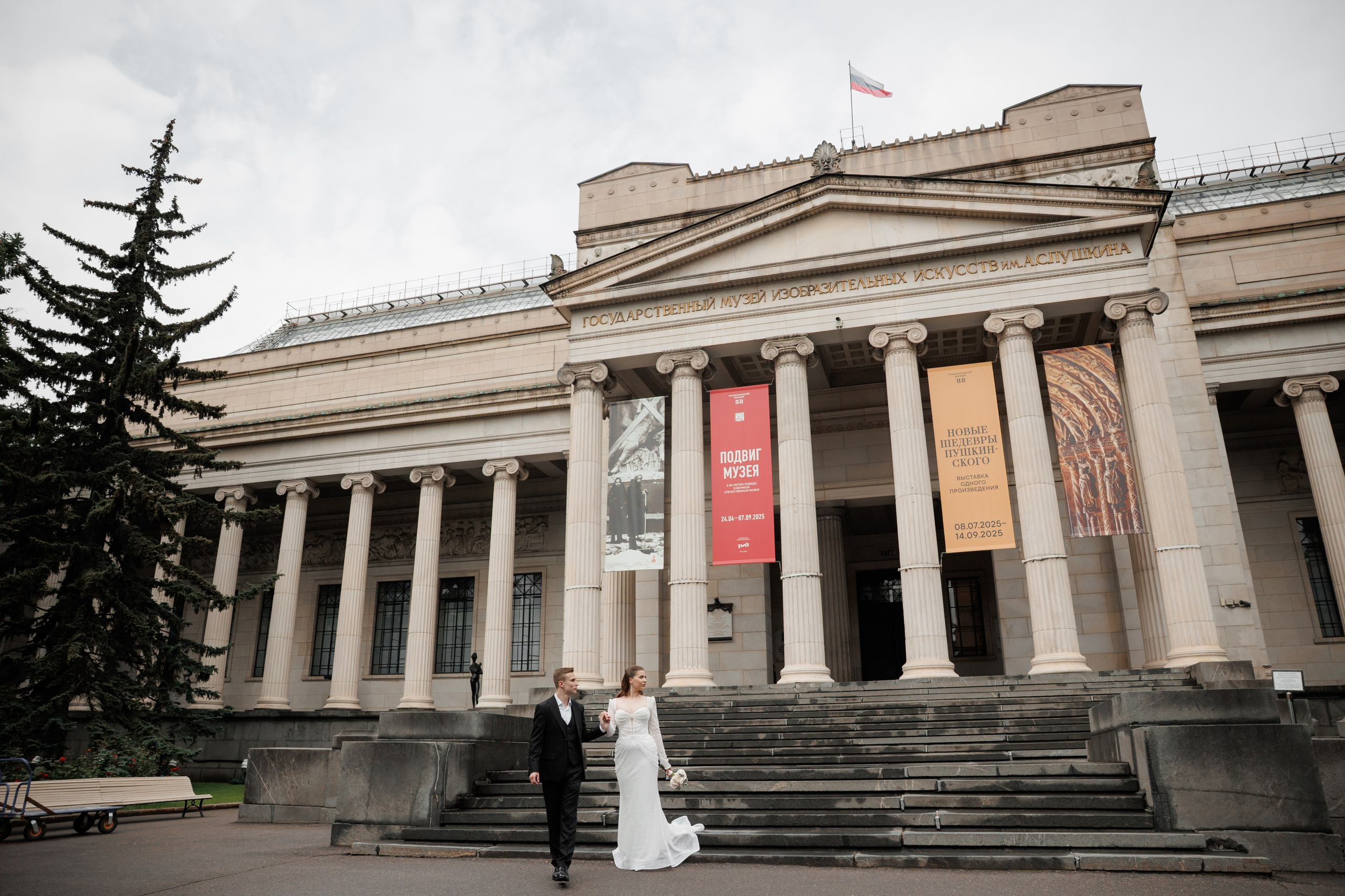 Фотосессия у Пушкинского музей. Свадебный и репортажный фотограф (Москва, Королев и другие)