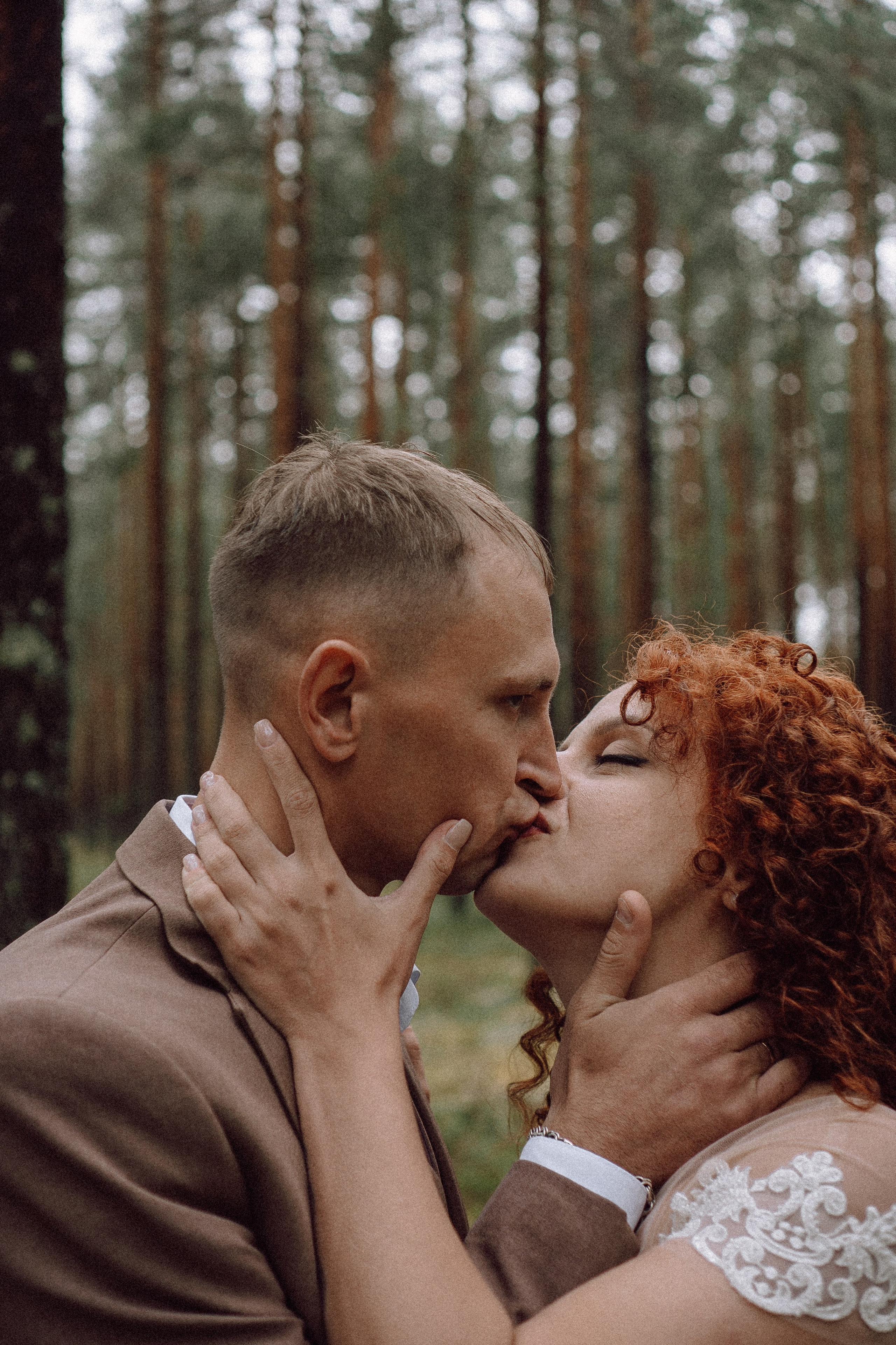 СВАДЕБНАЯ ФОТОСЕССИИЯ ПАРЫ В ГОРОДЕ ПРИОЗЕРСК В СОСНОВОМ ЛЕСУ И С ПИКАПОМ. Профессиональный фотограф, Санкт-Петербург — Виктория Богомолова